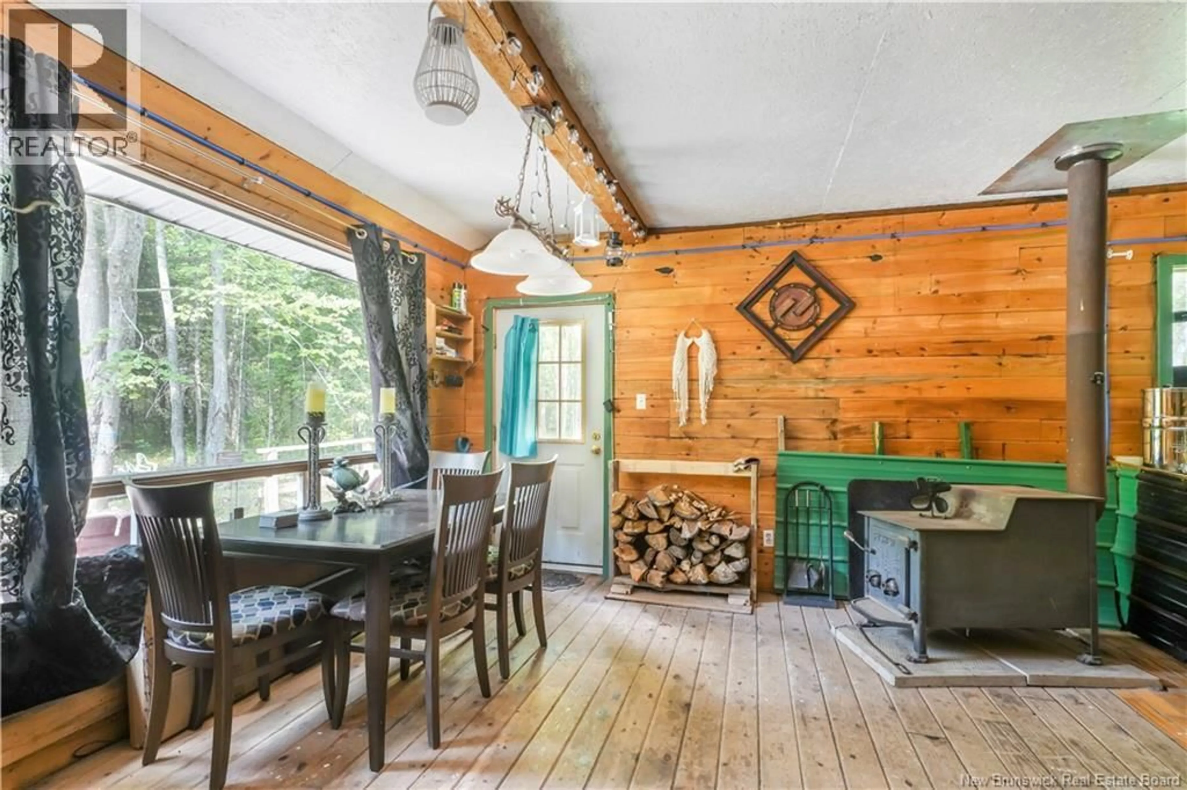 Dining room, wood/laminate floor for 9641 10 ROUTE, Cumberland Bay New Brunswick E4A3G8