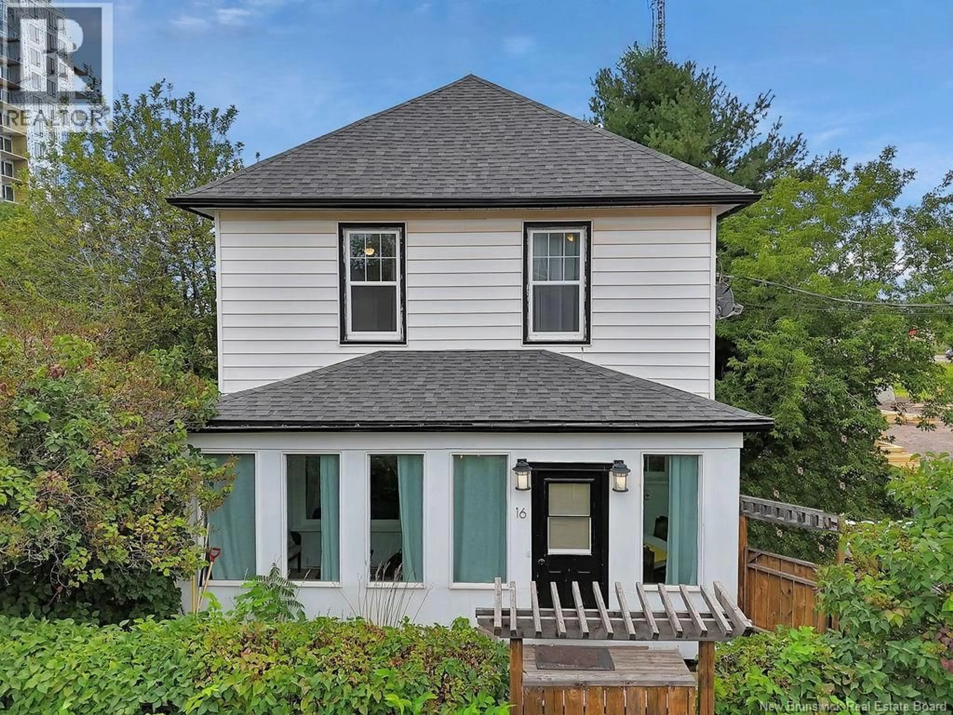 Home with vinyl exterior material, unknown for 16 WATERLOO STREET, Moncton New Brunswick E1C1A8
