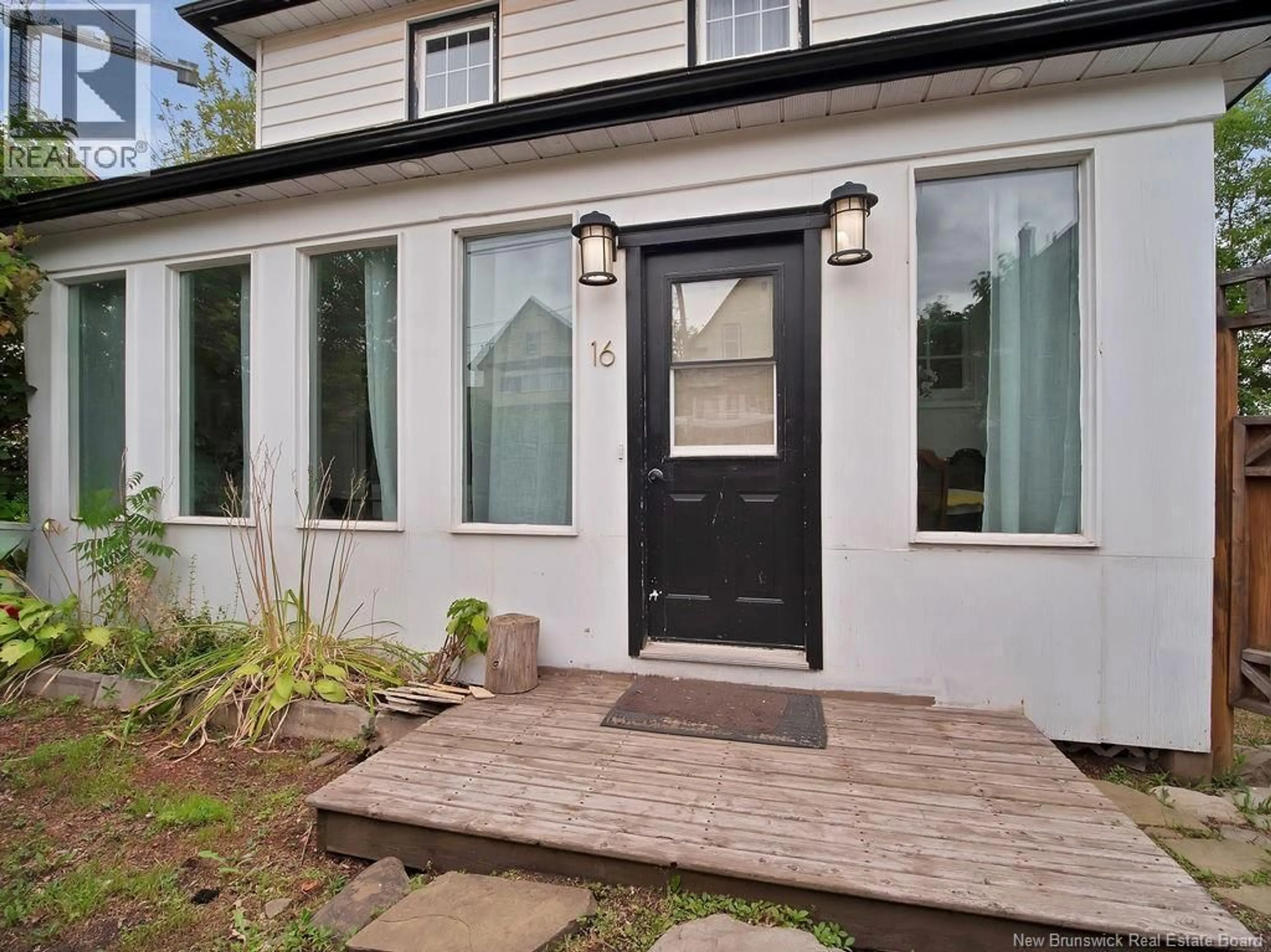 Indoor entryway for 16 WATERLOO STREET, Moncton New Brunswick E1C1A8