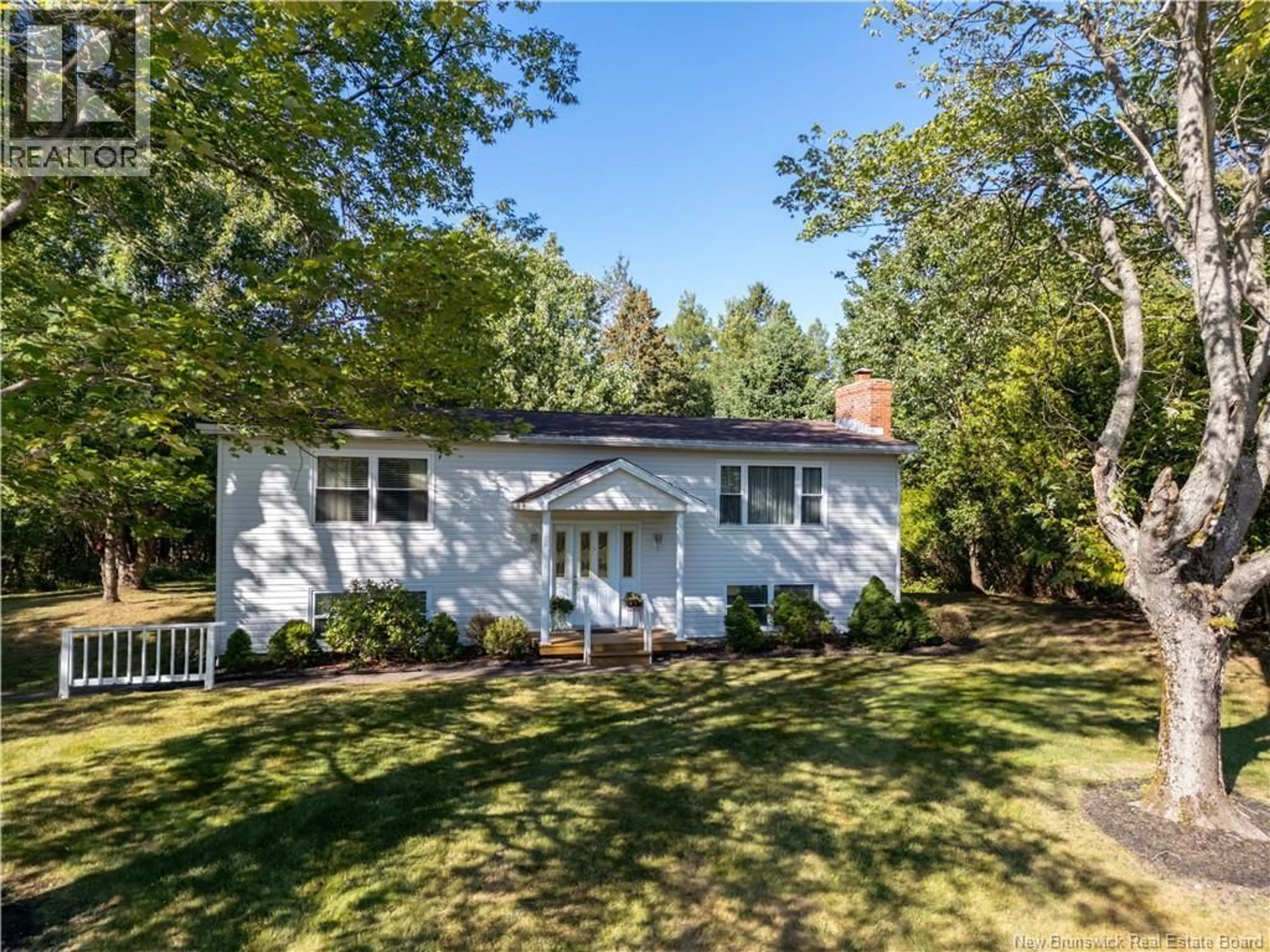 Home with vinyl exterior material, street for 16 LONGWOOD DRIVE, Quispamsis New Brunswick E2E2S7