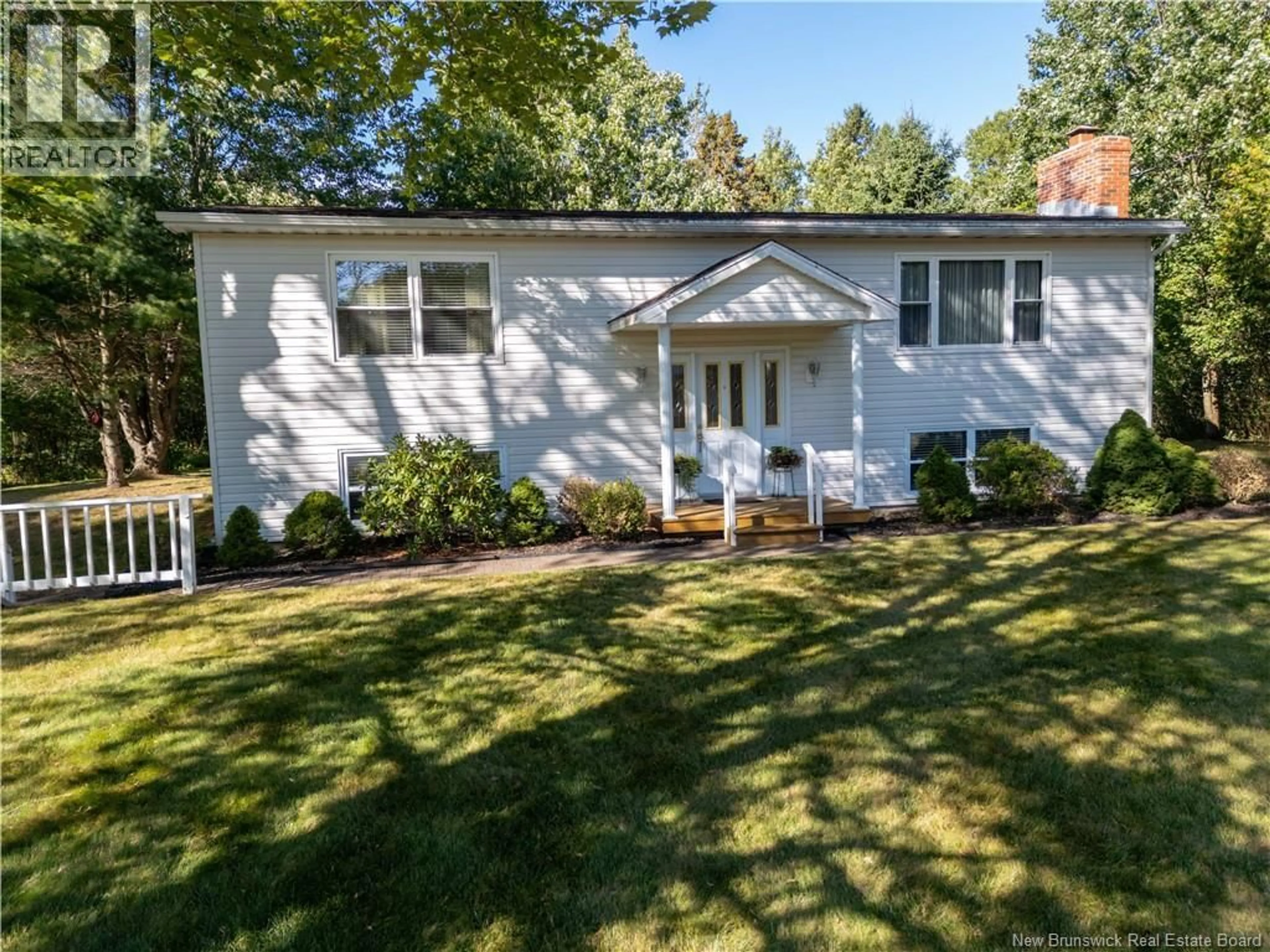 Home with vinyl exterior material, unknown for 16 LONGWOOD DRIVE, Quispamsis New Brunswick E2E2S7