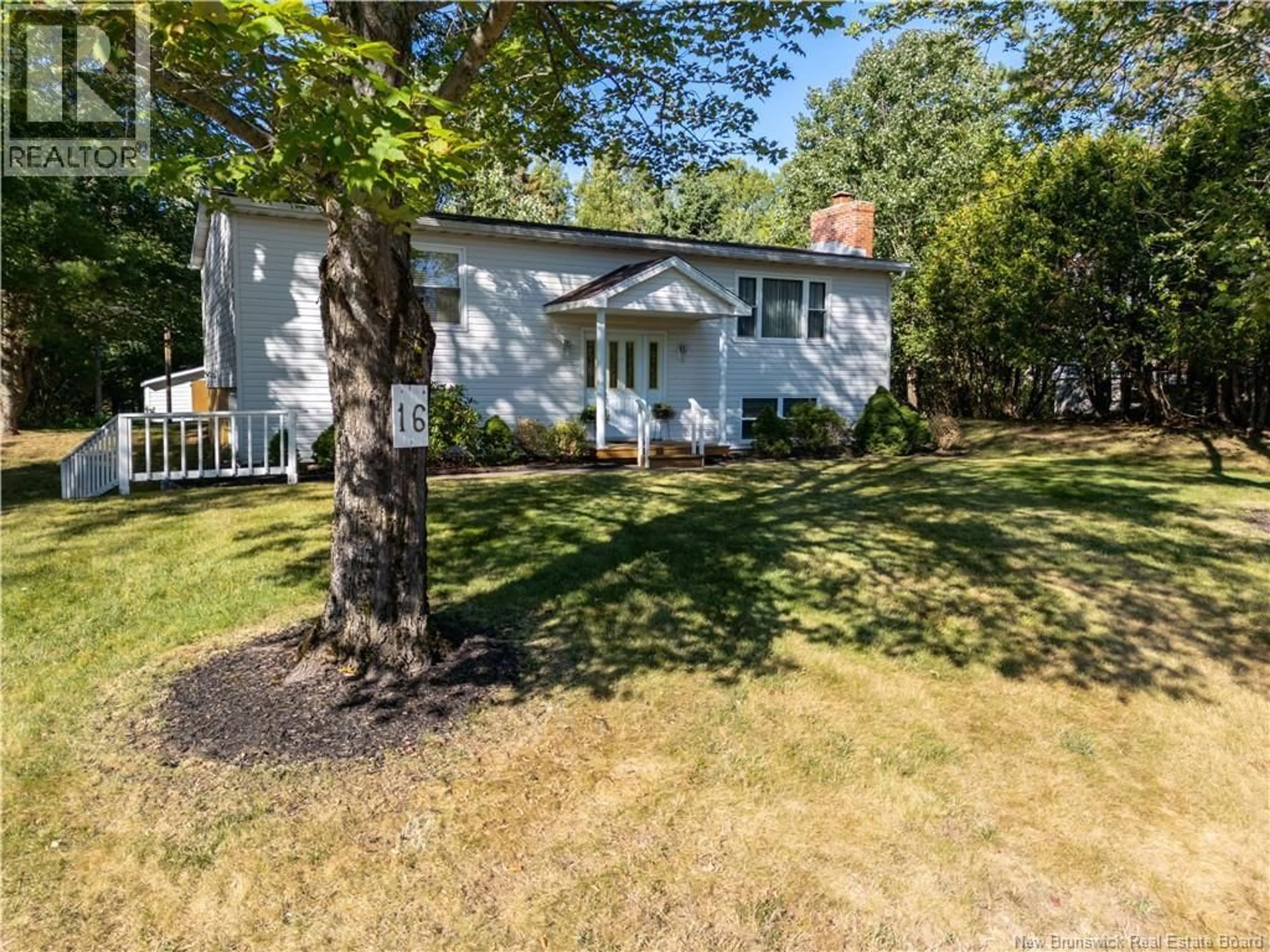A pic from outside/outdoor area/front of a property/back of a property/a pic from drone, street for 16 LONGWOOD DRIVE, Quispamsis New Brunswick E2E2S7