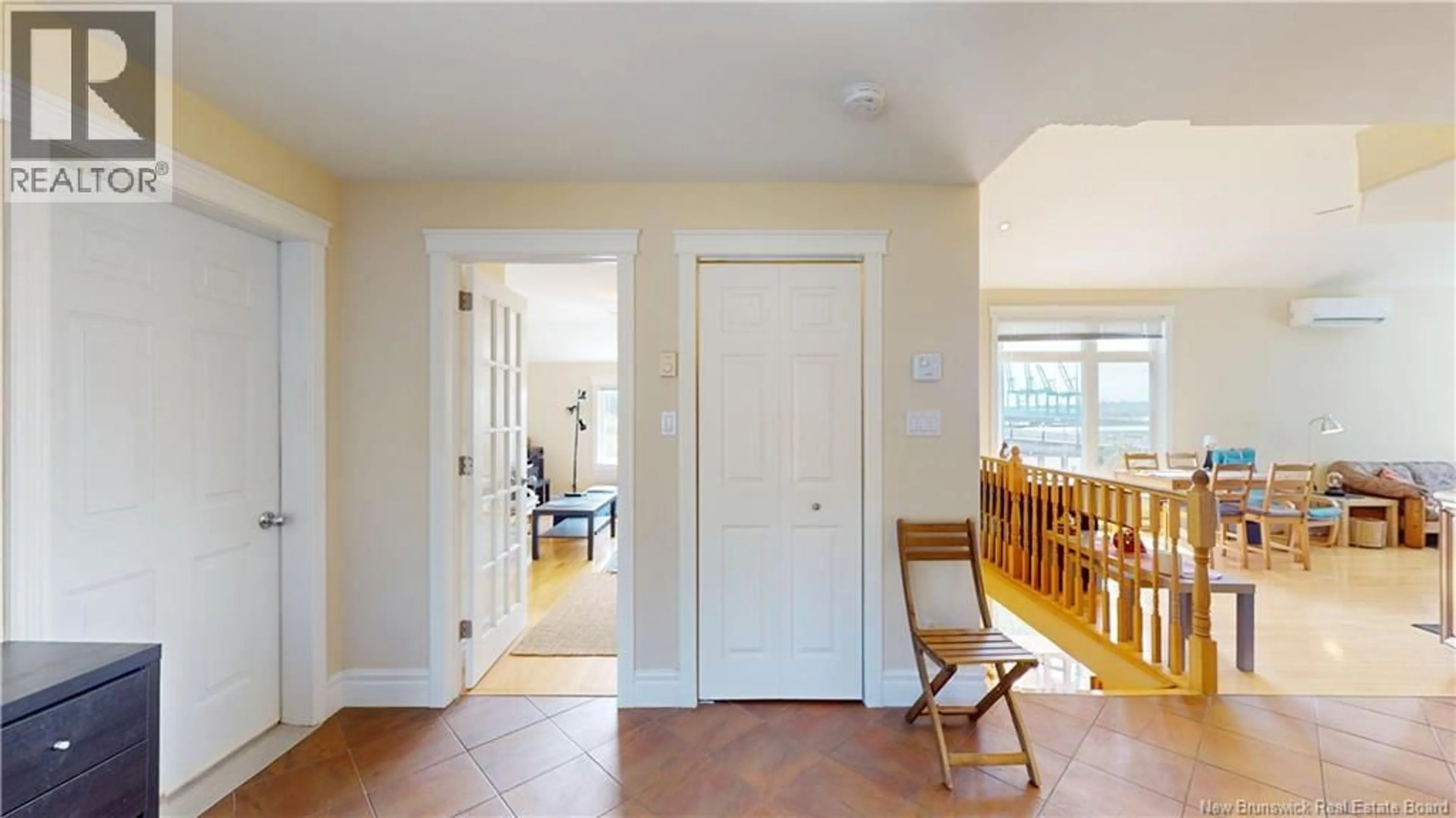 Indoor entryway for 4 MOORE STREET, Saint John New Brunswick E2K0A3