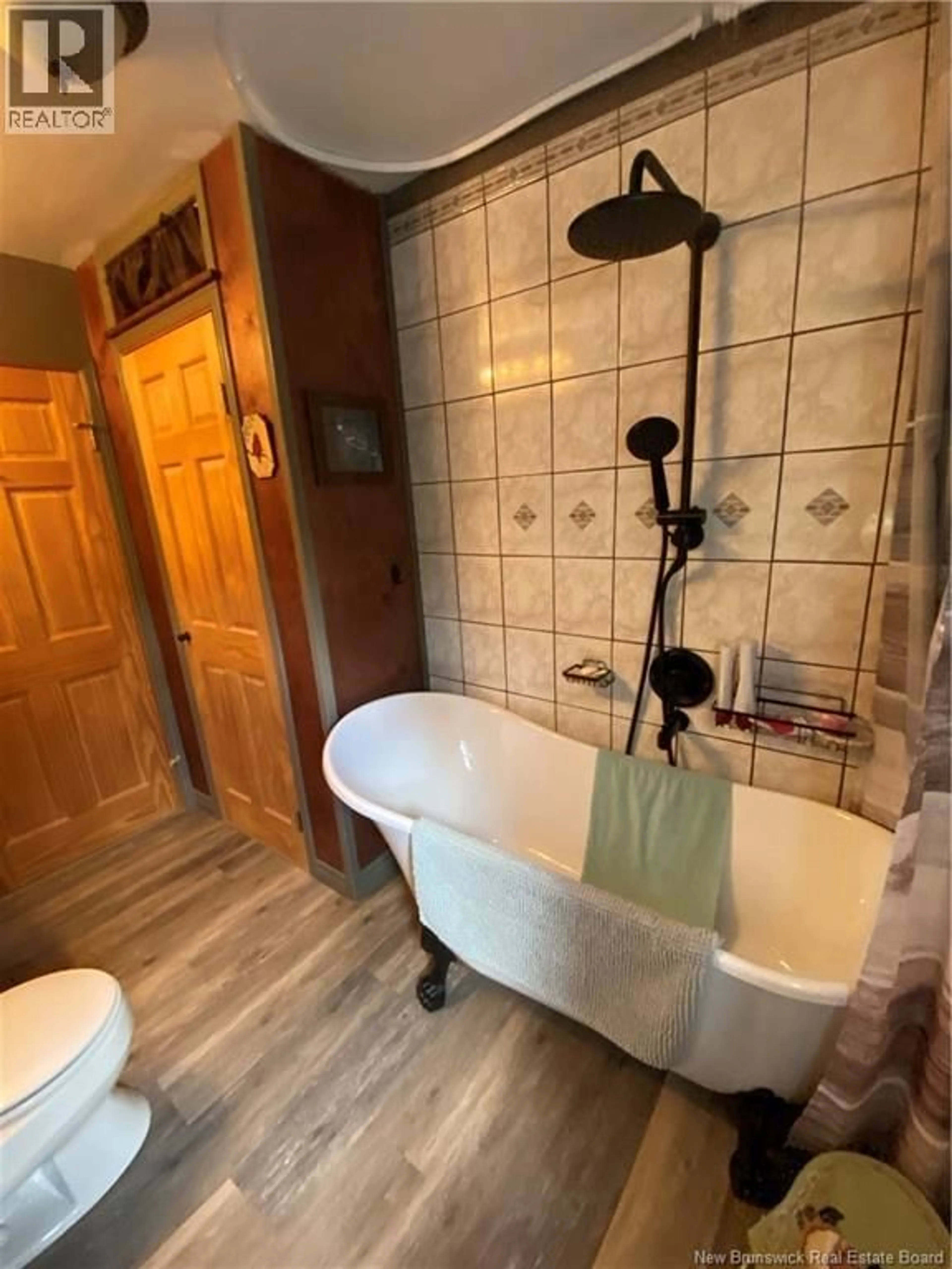 Standard bathroom, ceramic/tile floor for 212 ROUTE 735, Mayfield New Brunswick E3L5E8