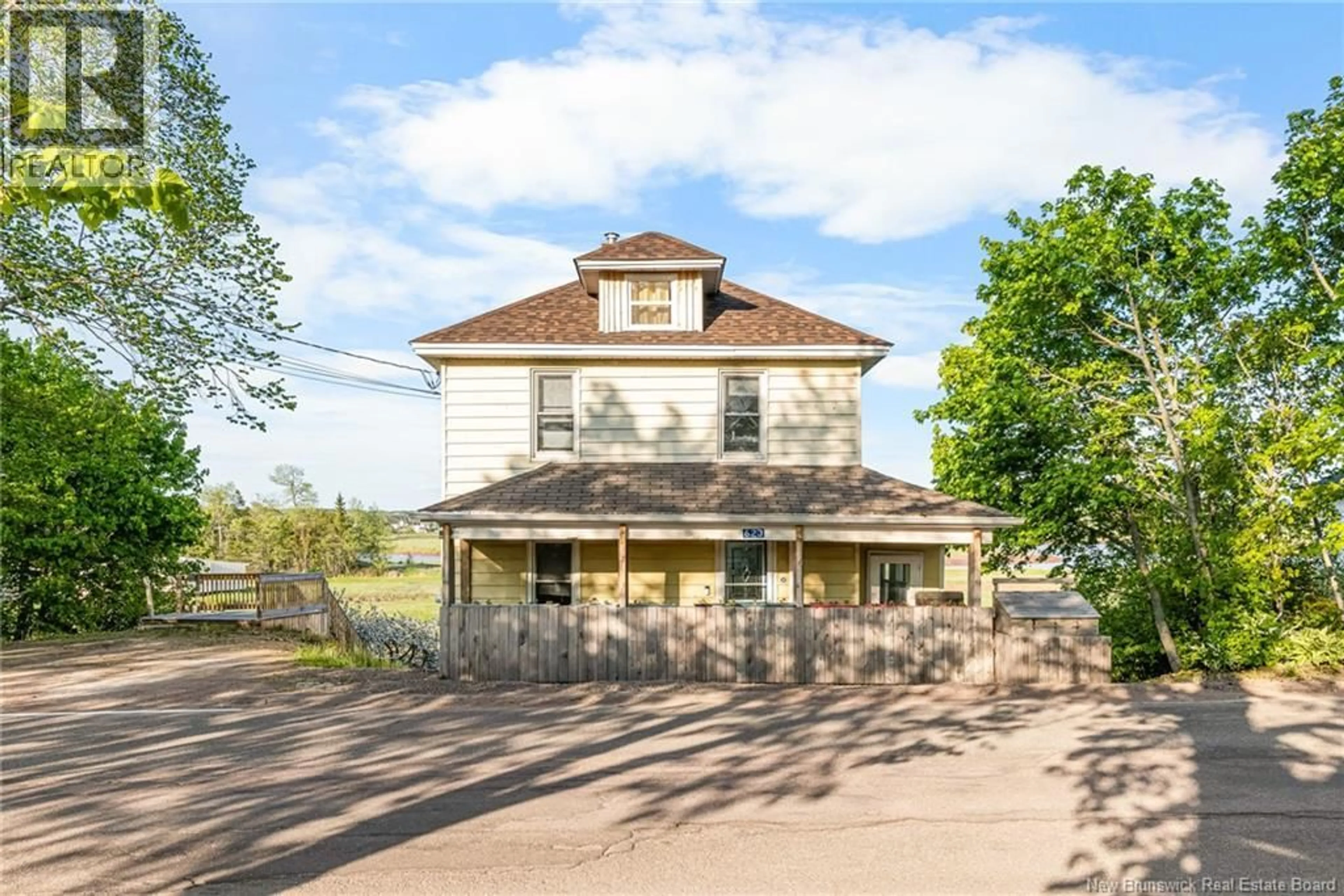 A pic from outside/outdoor area/front of a property/back of a property/a pic from drone, building for 623 CENTRALE, Memramcook New Brunswick E4K3S9