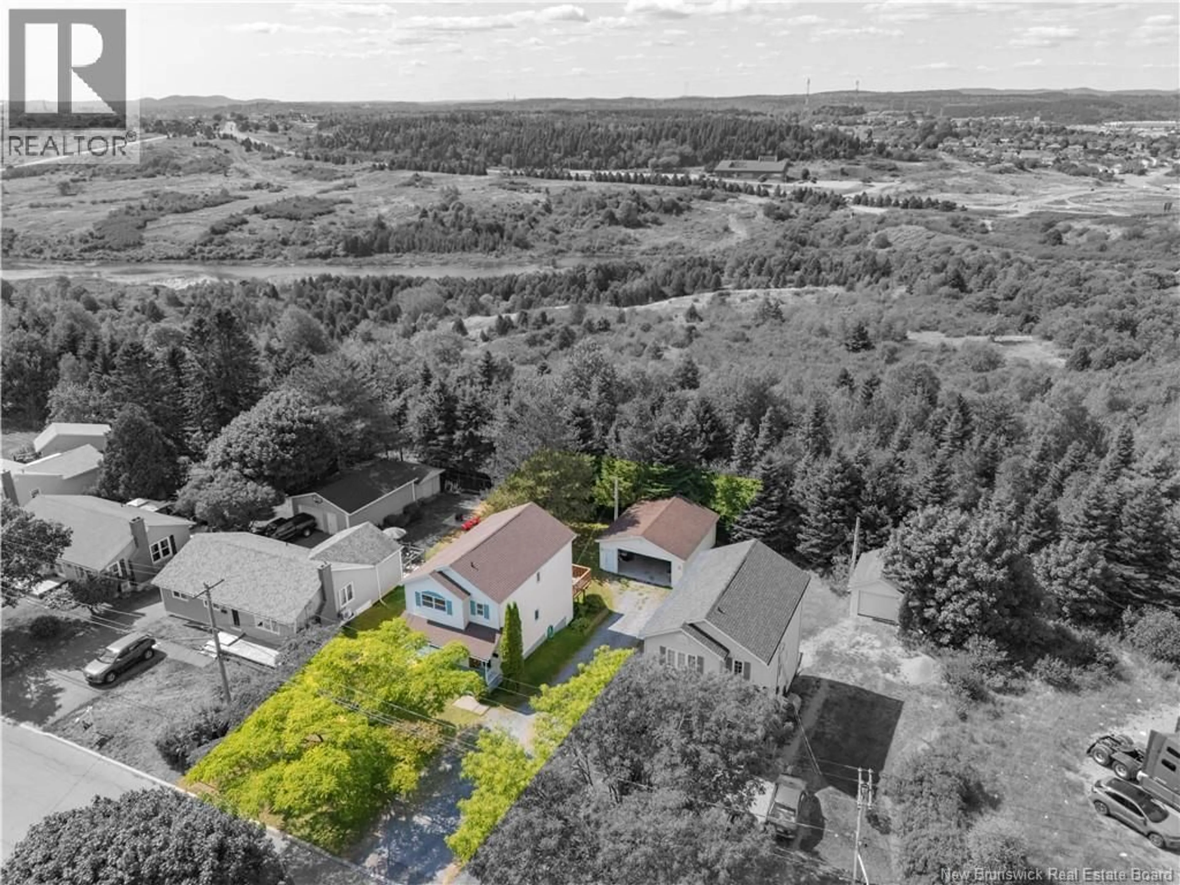 A pic from outside/outdoor area/front of a property/back of a property/a pic from drone, unknown for 4 YORK STREET, Saint John New Brunswick E2J3E9