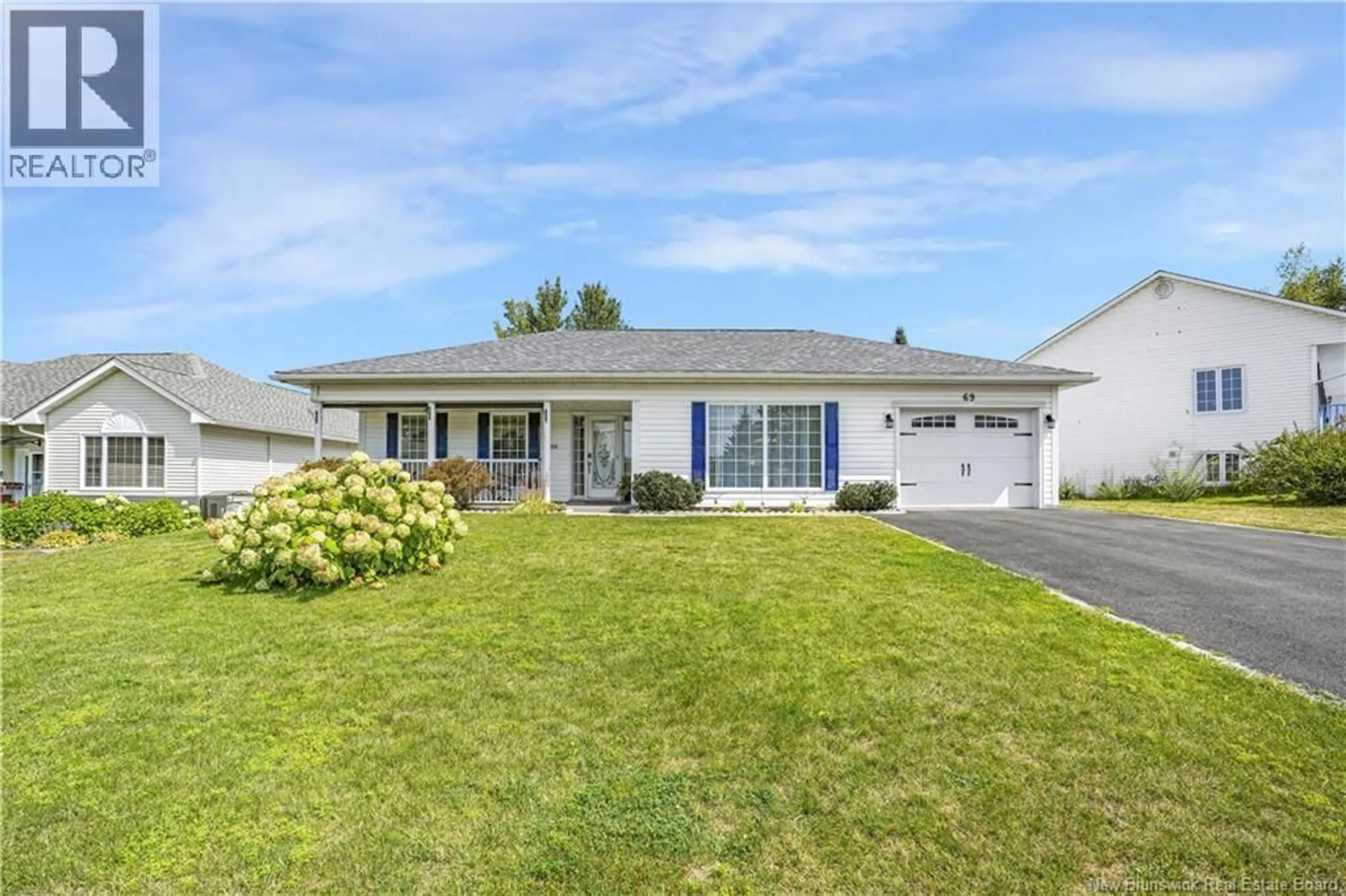 Home with vinyl exterior material, street for 69 LANSDOWN AVENUE, Oromocto New Brunswick E2V4J1