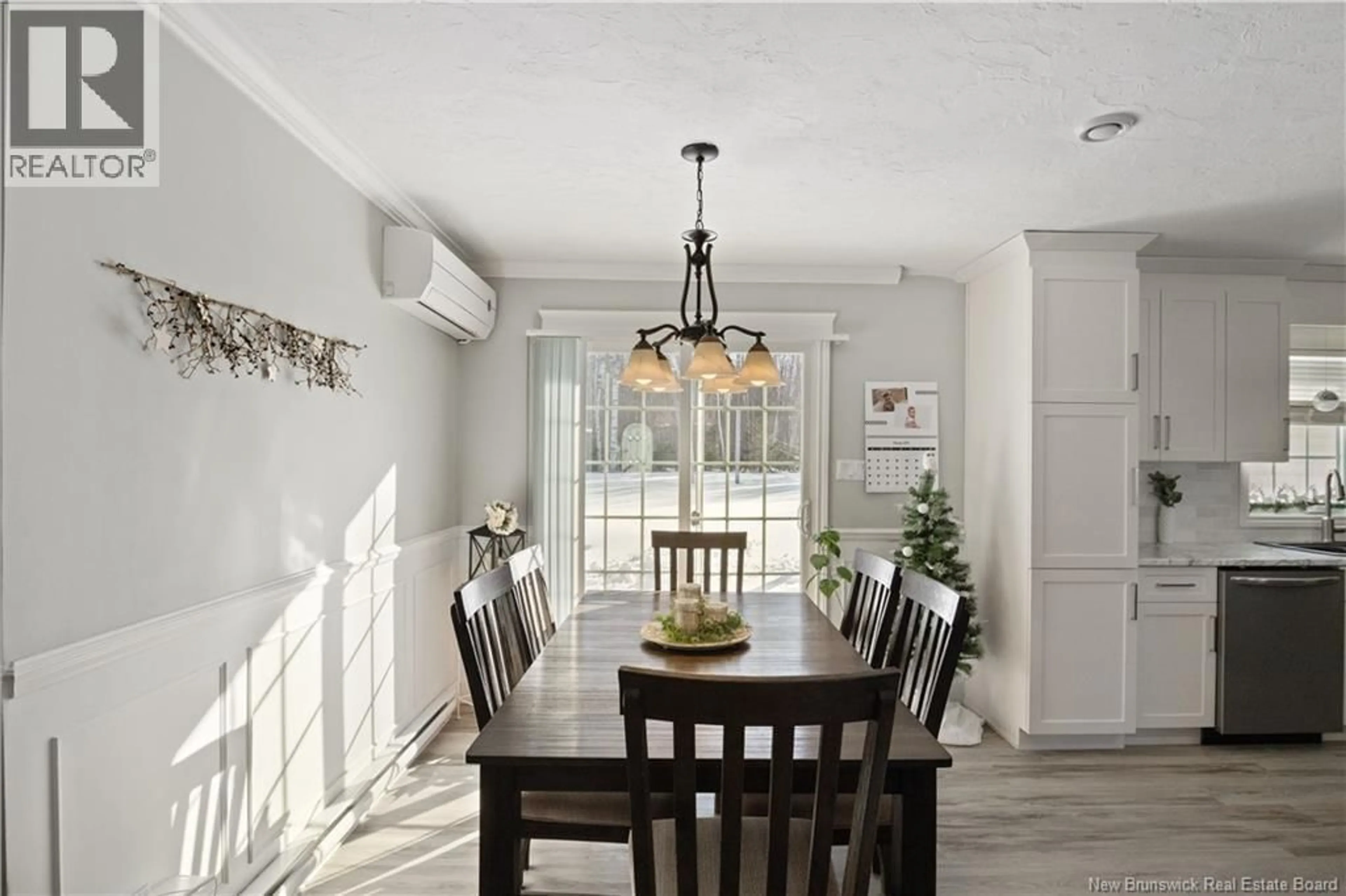 Dining room, wood/laminate floor for 117 DE L'EGLISE AVENUE, Saint-Antoine New Brunswick E4V1M2