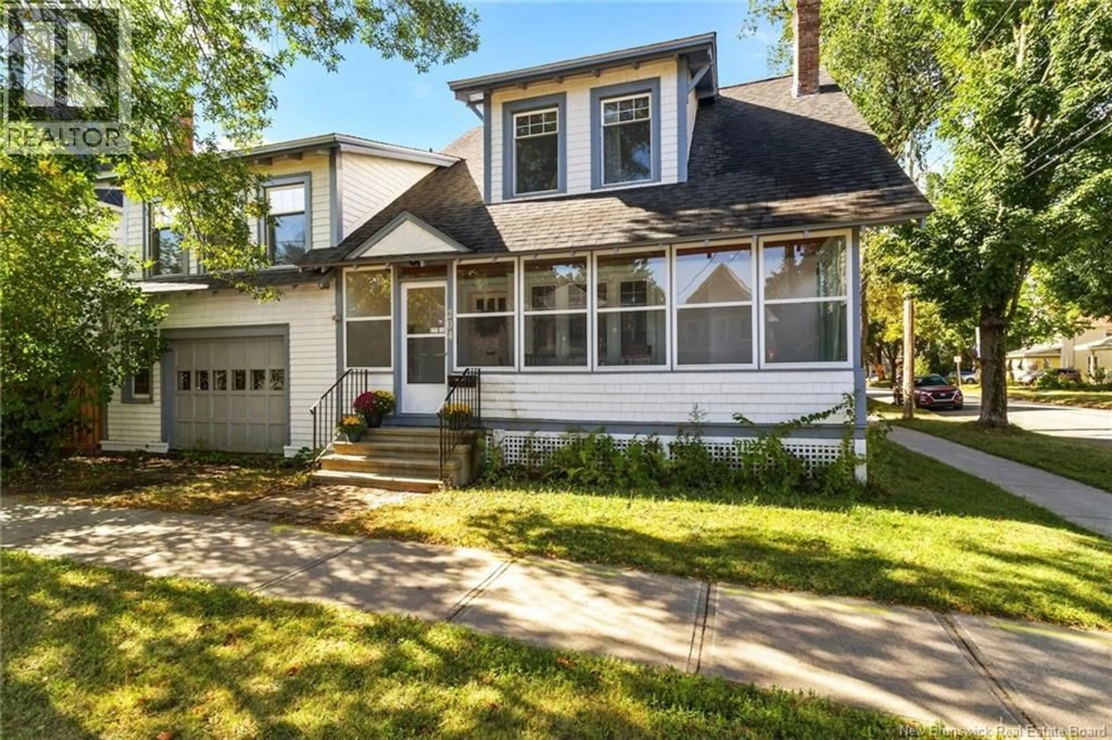 Home with vinyl exterior material, street for 204 ABERDEEN STREET, Fredericton New Brunswick E3B1R7