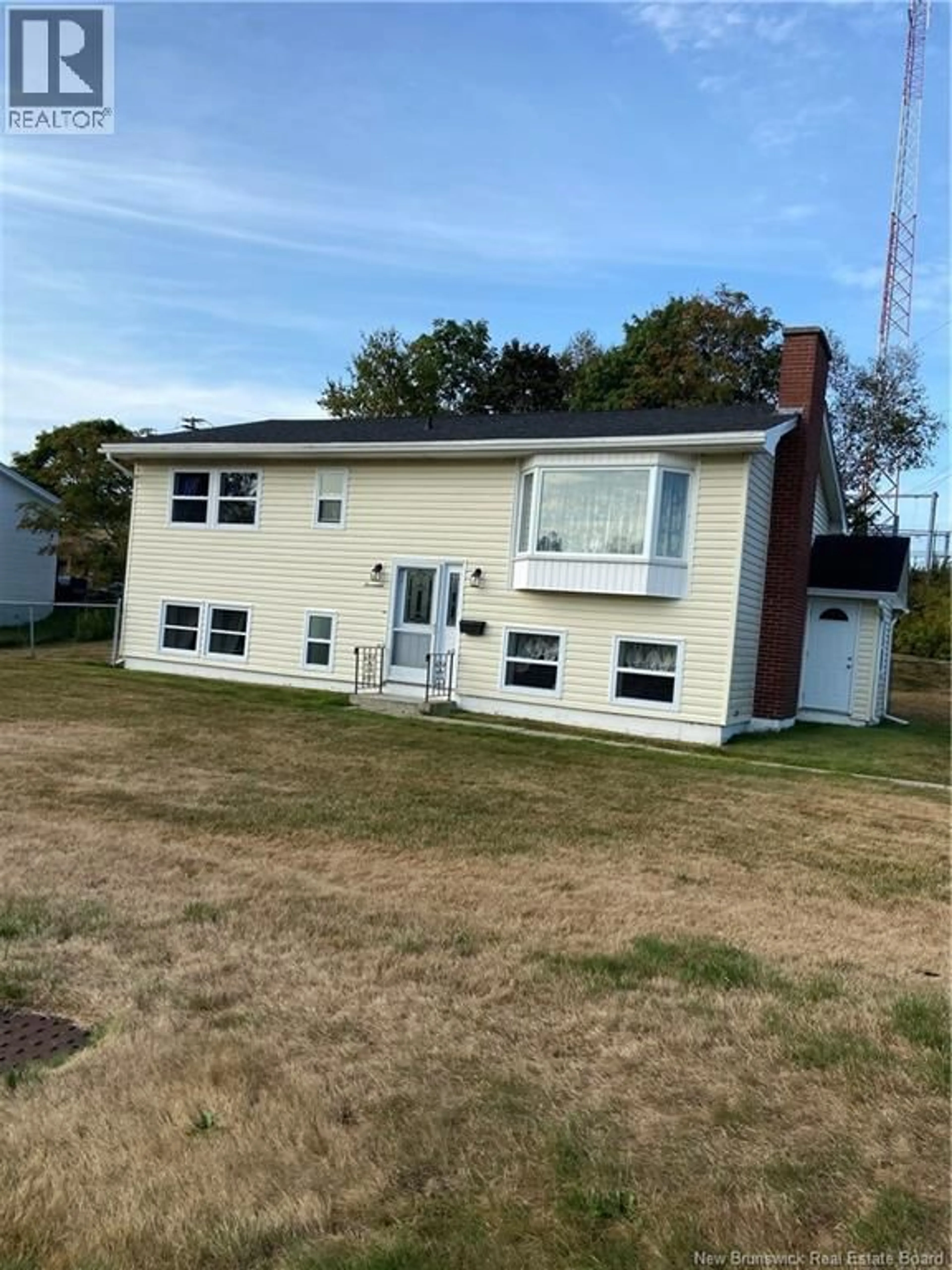 Home with vinyl exterior material, building for 17 KIWANIS COURT, Saint John New Brunswick E2K4L3