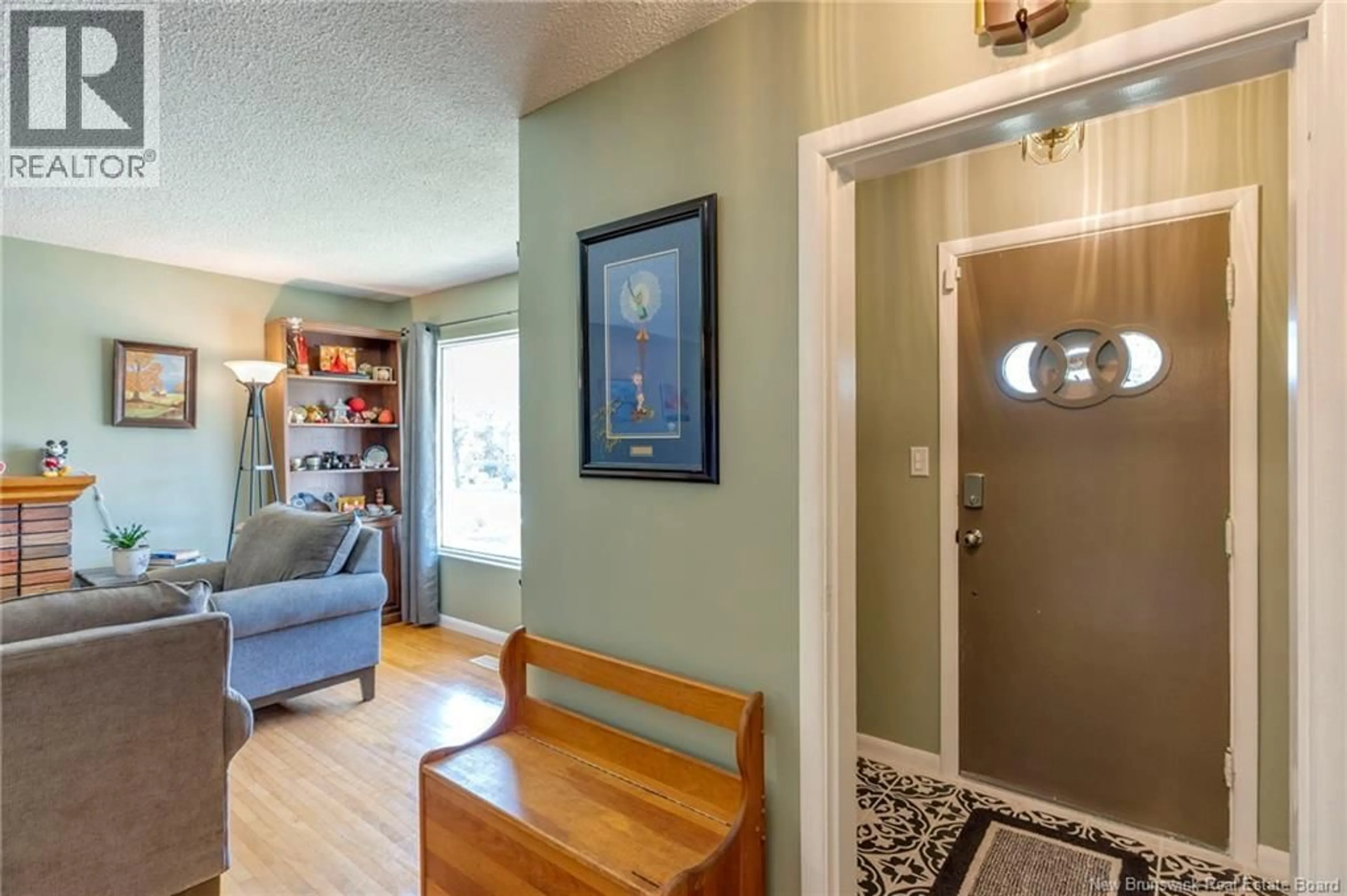 Indoor entryway for 91 ALLISON, Moncton New Brunswick E1E2T7