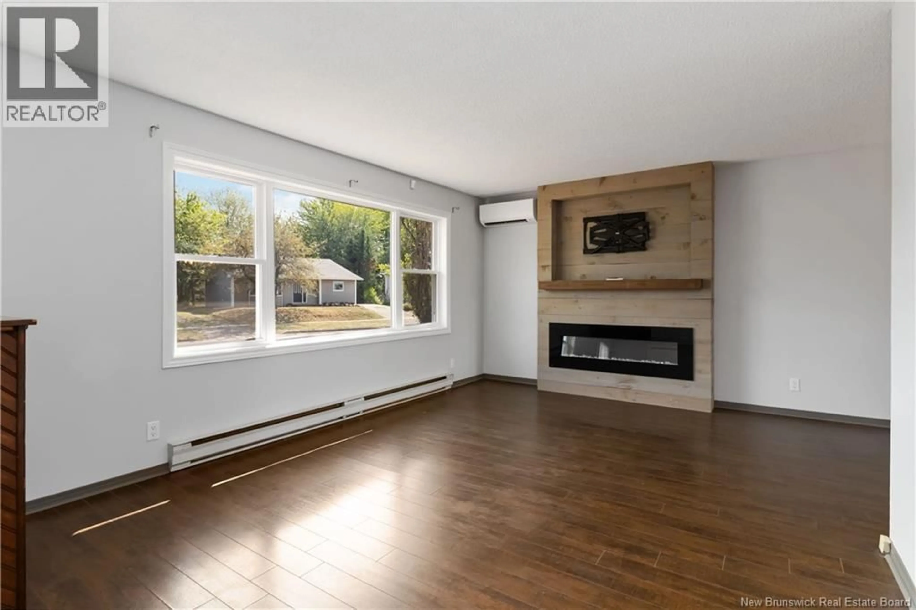 Living room with furniture, wood/laminate floor for 21 TEESDALE STREET, Moncton New Brunswick E1A5K6