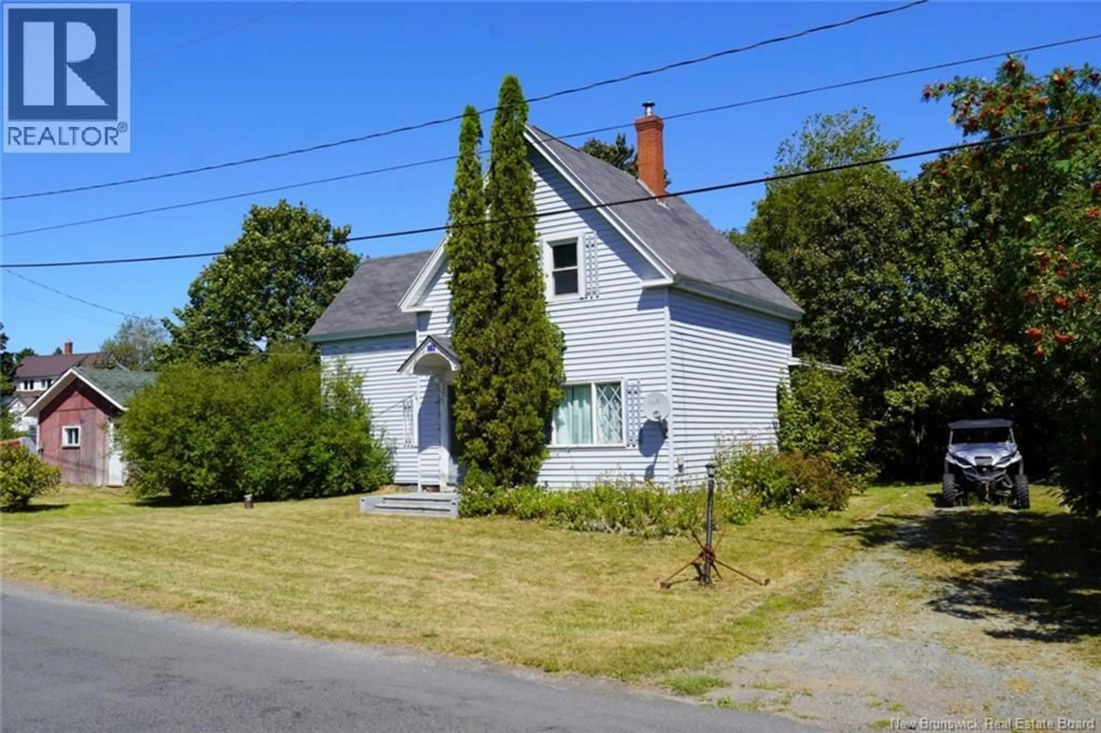 A pic from outside/outdoor area/front of a property/back of a property/a pic from drone, street for 28 KING STREET, Grand Manan New Brunswick E5G3J1