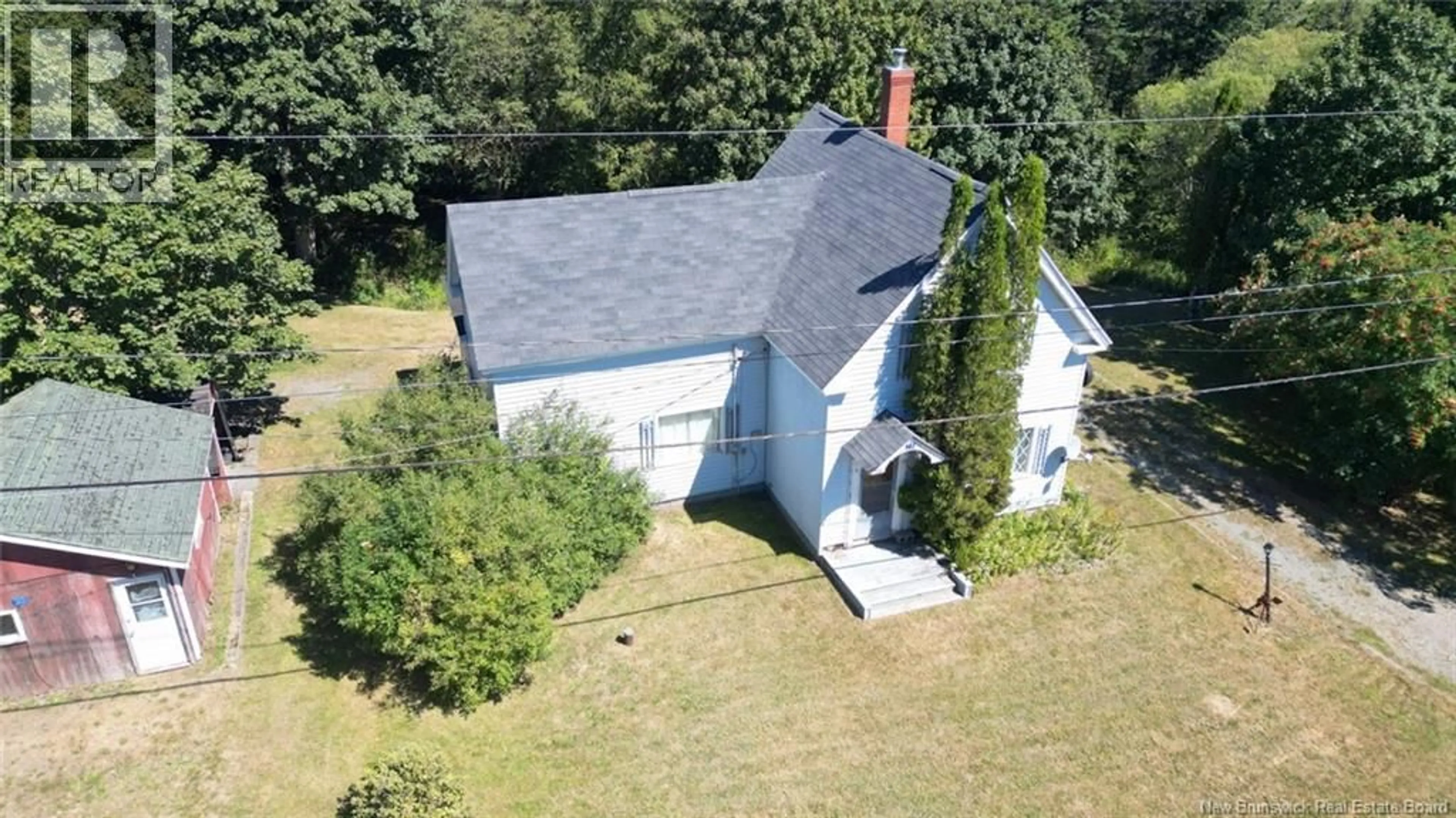 A pic from outside/outdoor area/front of a property/back of a property/a pic from drone, building for 28 KING STREET, Grand Manan New Brunswick E5G3J1
