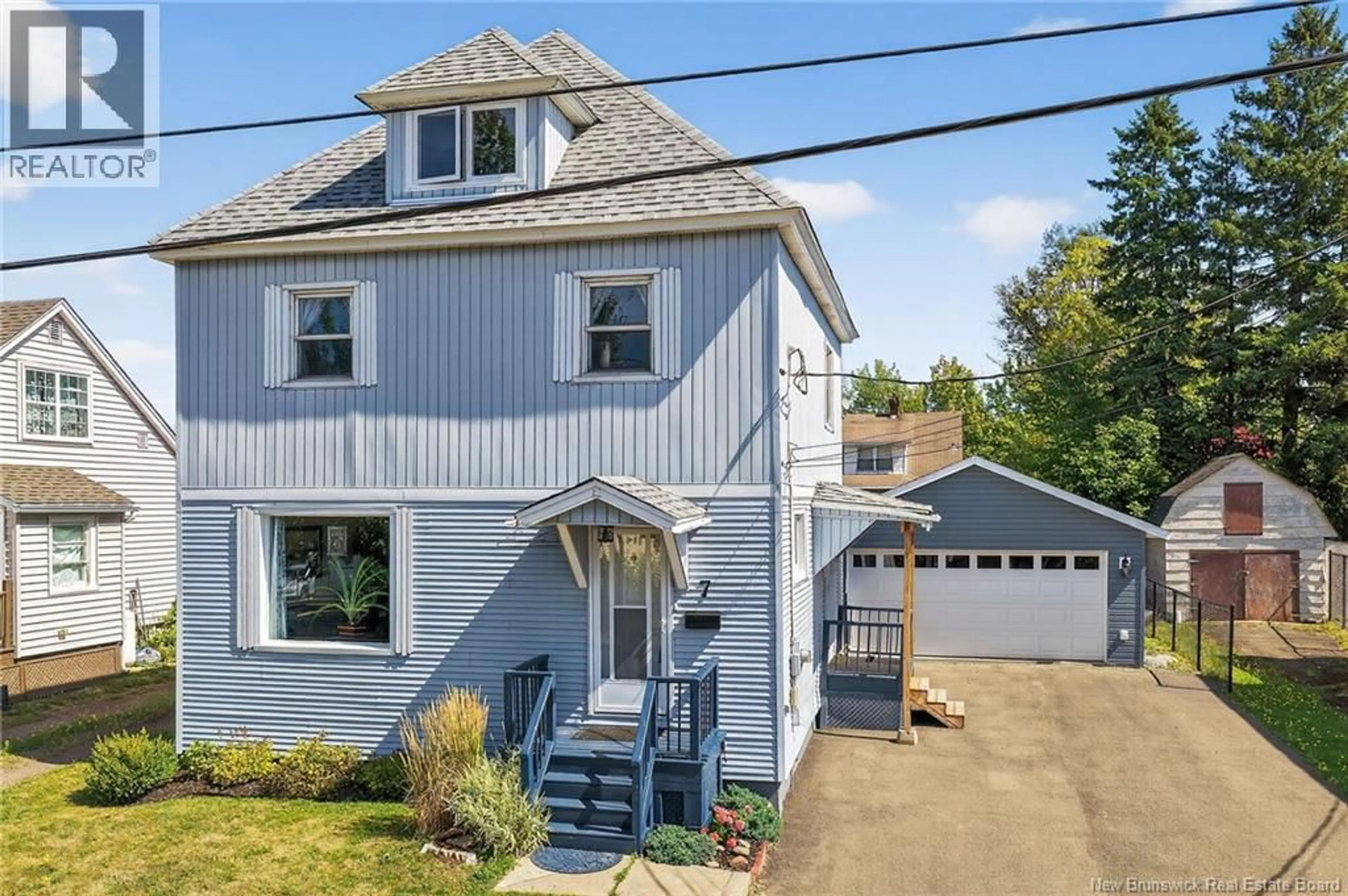 A pic from outside/outdoor area/front of a property/back of a property/a pic from drone, street for 7 FIFTH STREET, Moncton New Brunswick E1E3G8