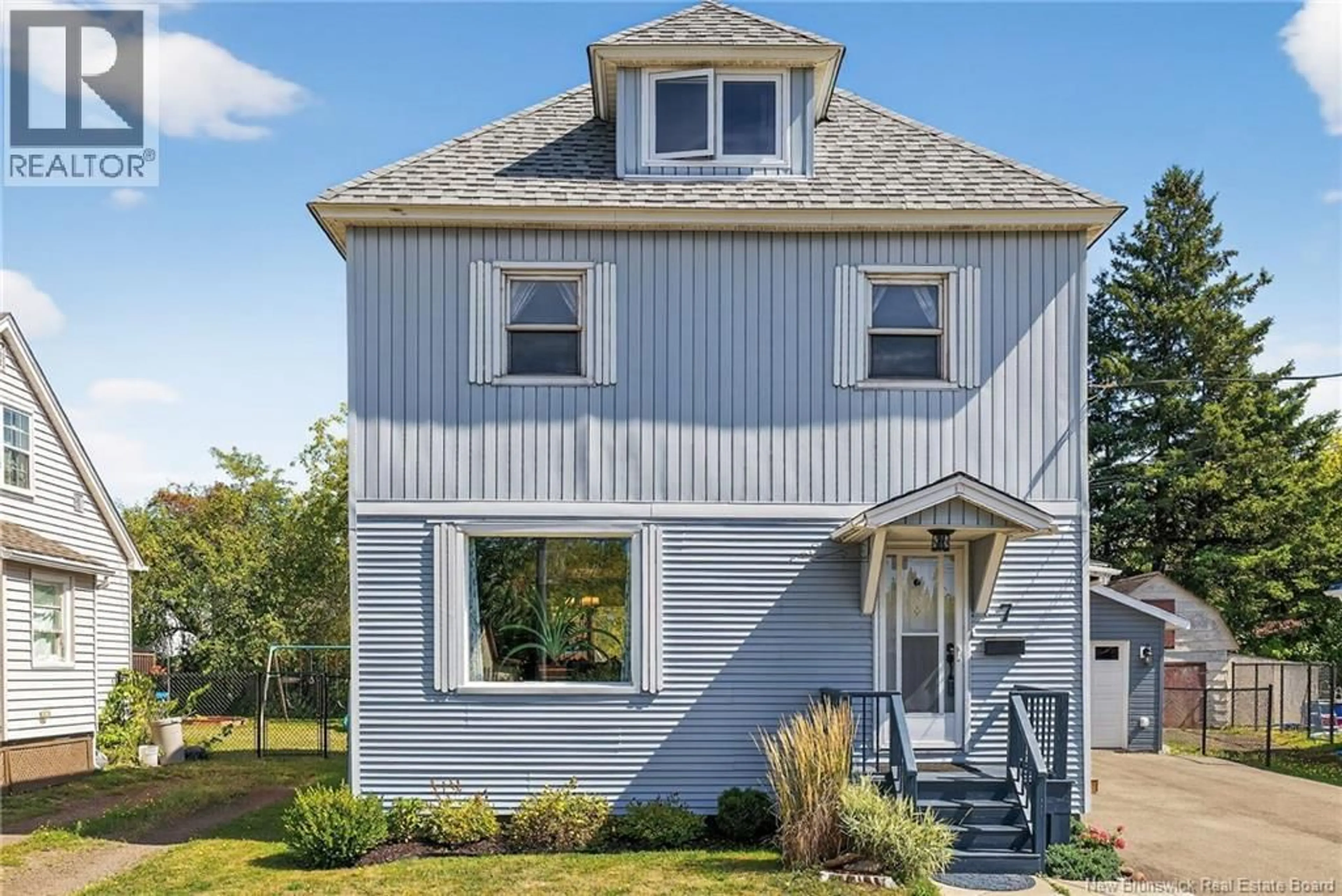 Home with vinyl exterior material, street for 7 FIFTH STREET, Moncton New Brunswick E1E3G8