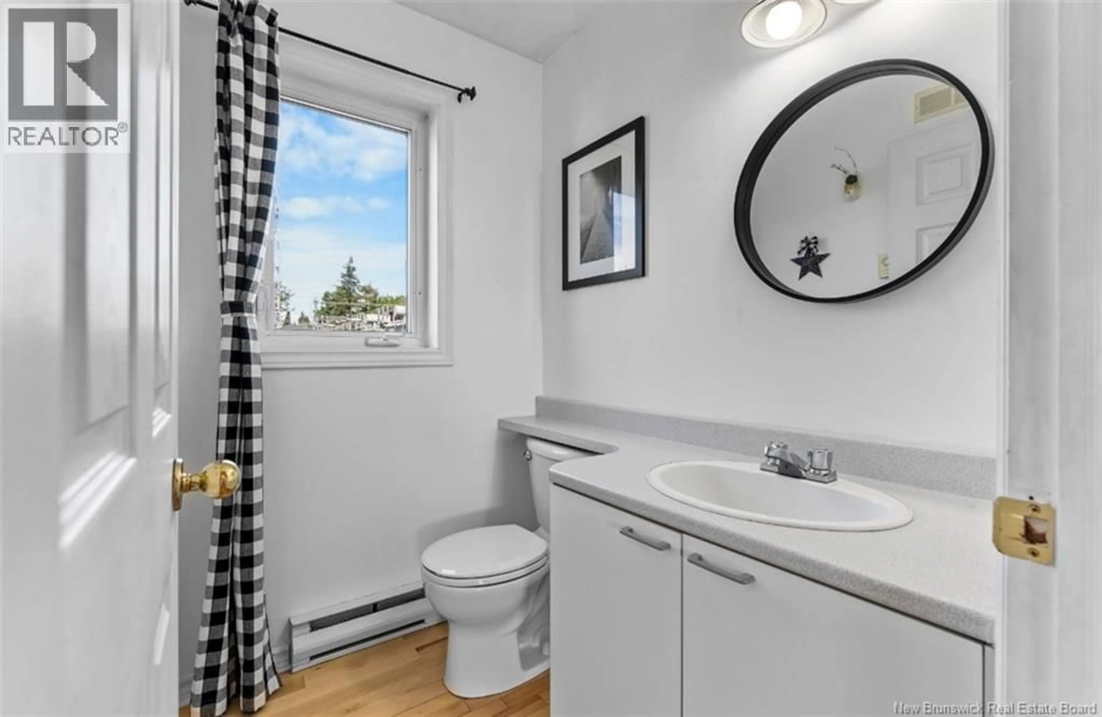 Standard bathroom, unknown for 21 RENNICK ROAD, Moncton New Brunswick E1G2G8