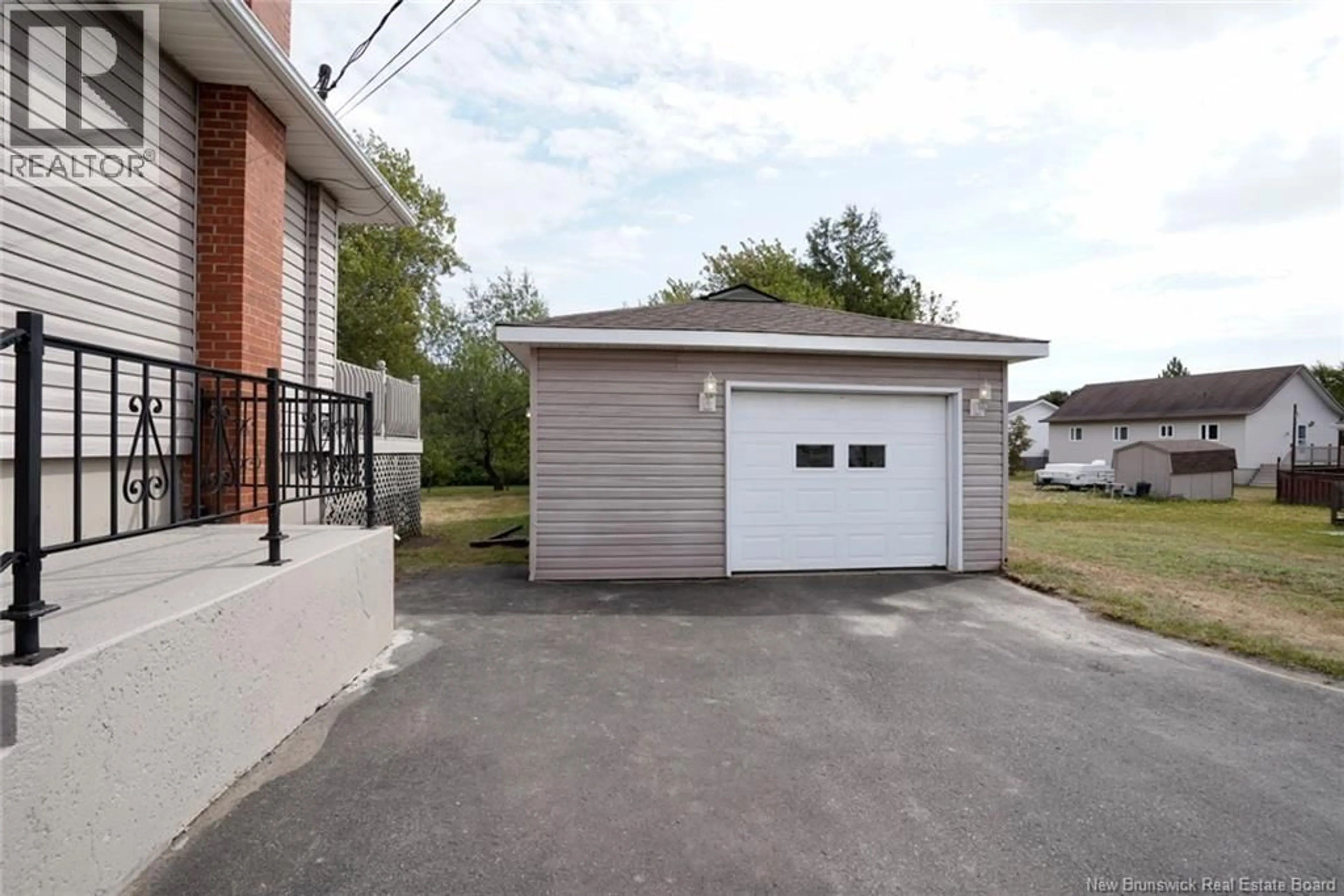 Indoor garage for 629 RUE PRINCIPALE, Beresford New Brunswick E8K1X6