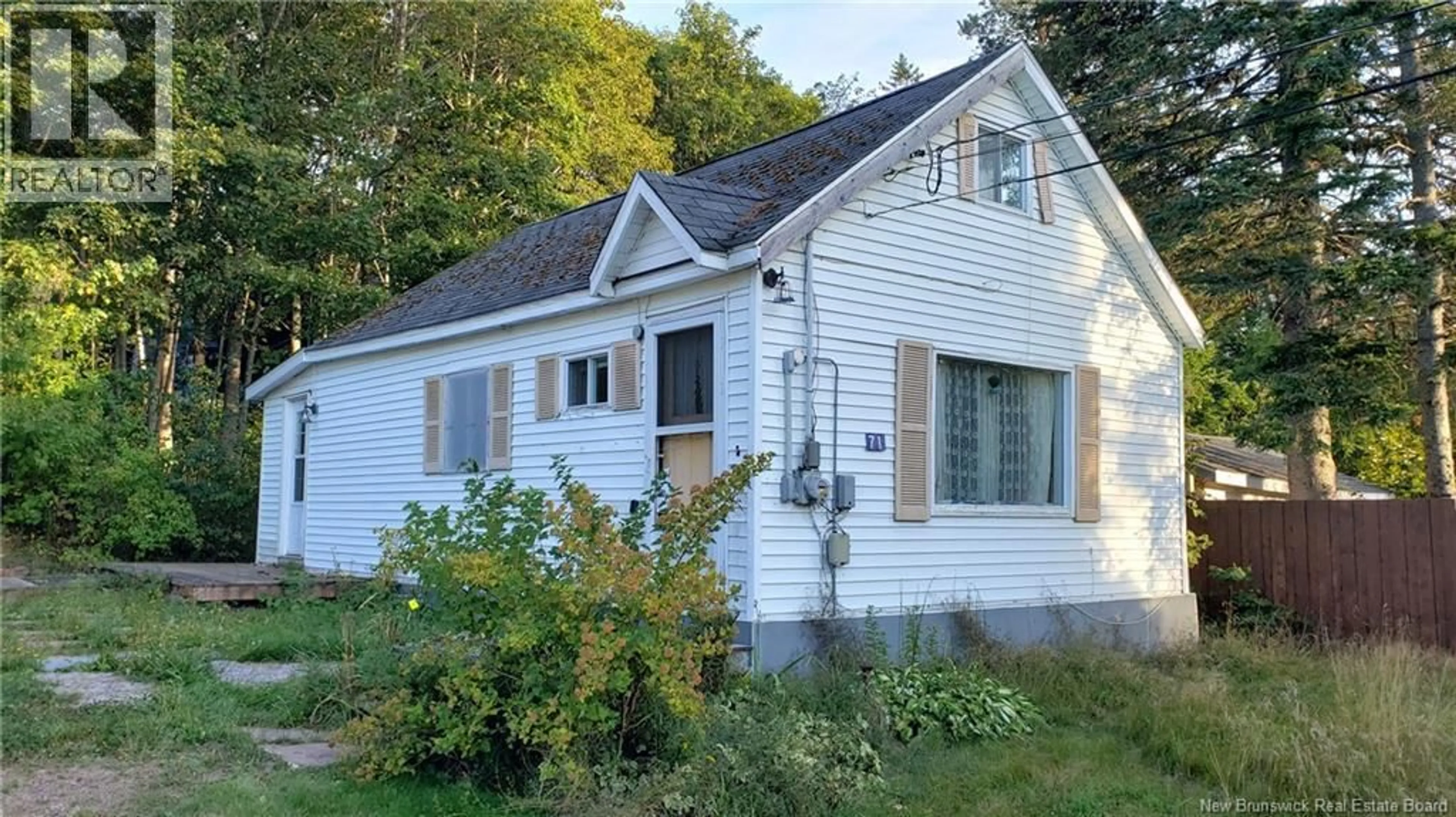 Home with vinyl exterior material, building for 71 SQUIRE STREET, Sackville New Brunswick E4L4L4