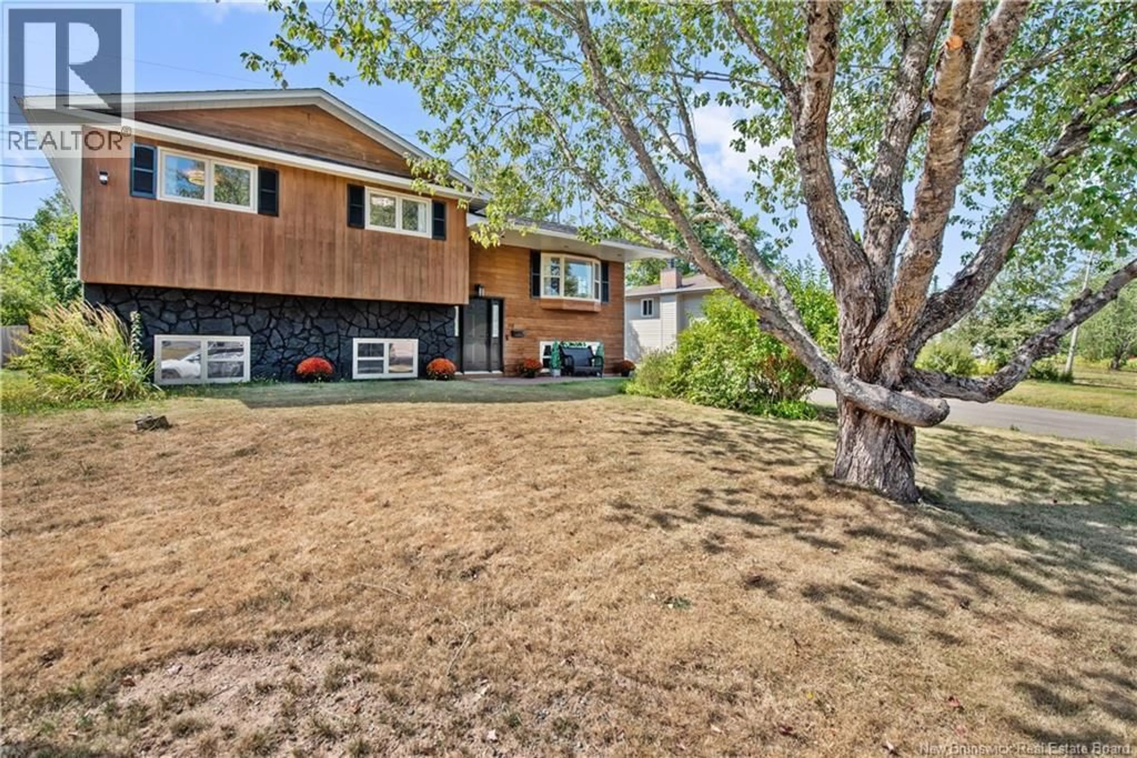 Home with vinyl exterior material, street for 98 HENDERSON AVENUE, Riverview New Brunswick E1B3P3