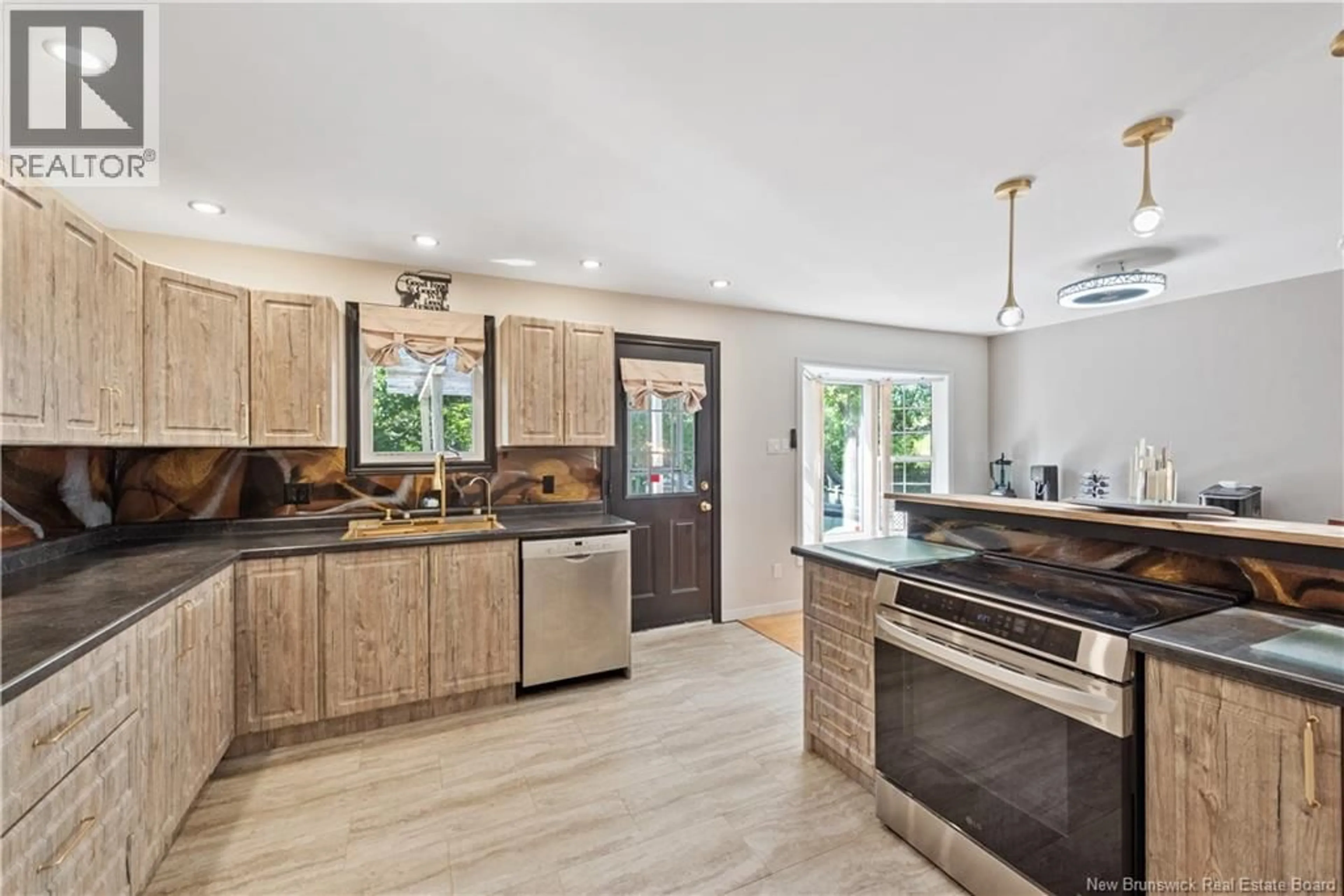 Open concept kitchen, unknown for 98 HENDERSON AVENUE, Riverview New Brunswick E1B3P3