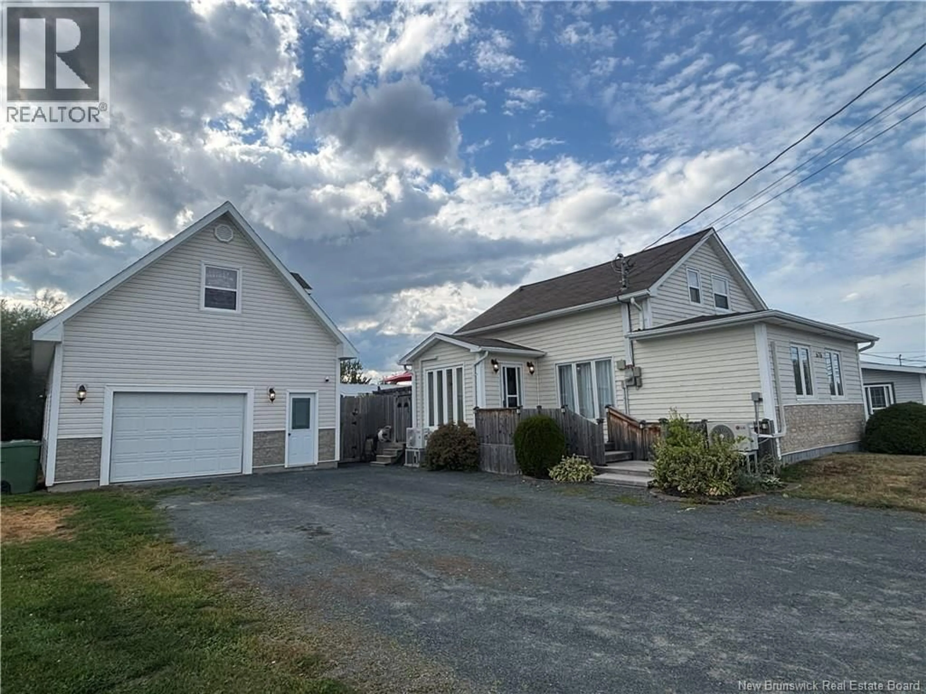 A pic from outside/outdoor area/front of a property/back of a property/a pic from drone, street for 676 RUE PRINCIPALE, Beresford New Brunswick E8K2Y1
