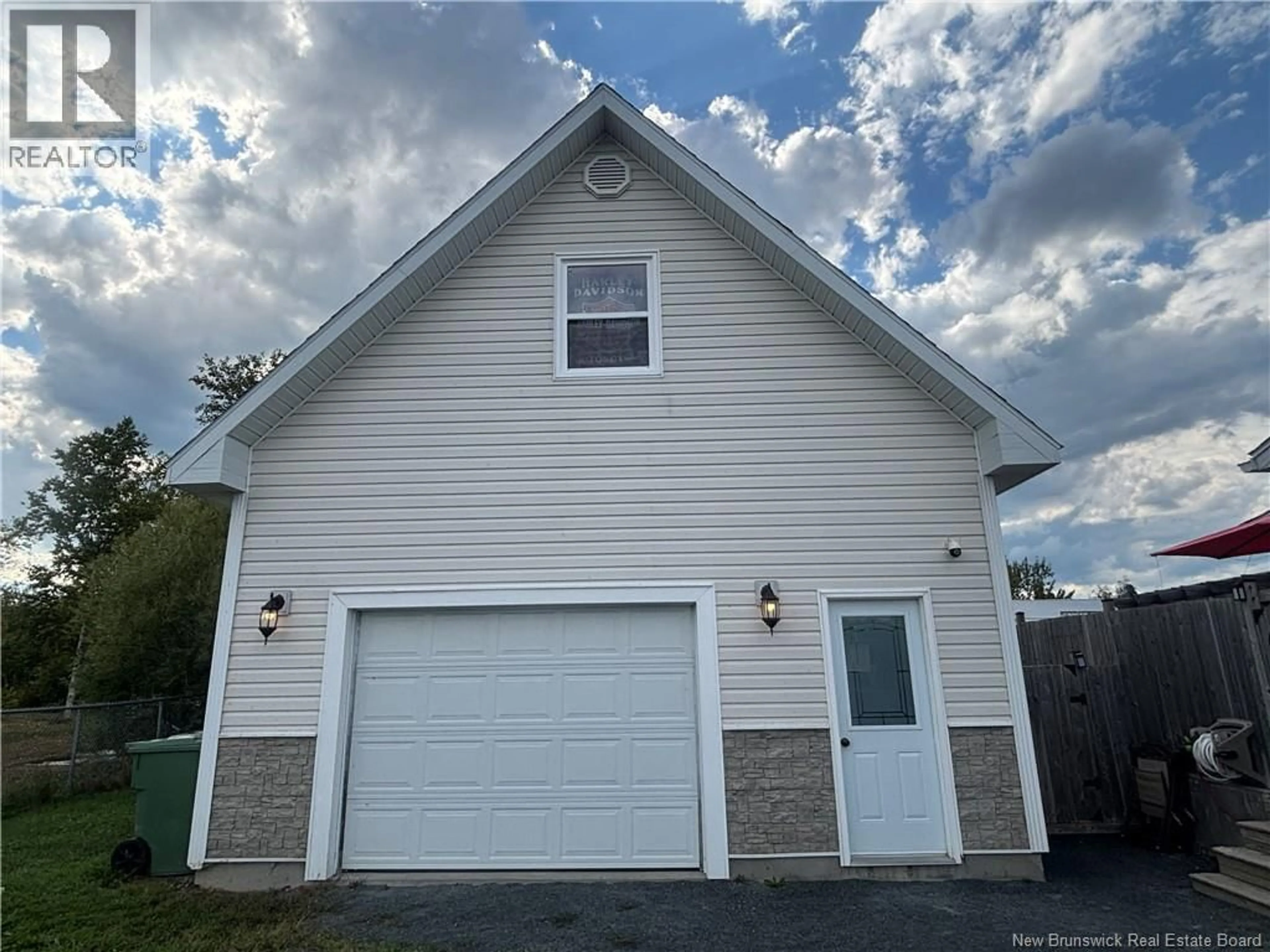 Indoor garage for 676 RUE PRINCIPALE, Beresford New Brunswick E8K2Y1