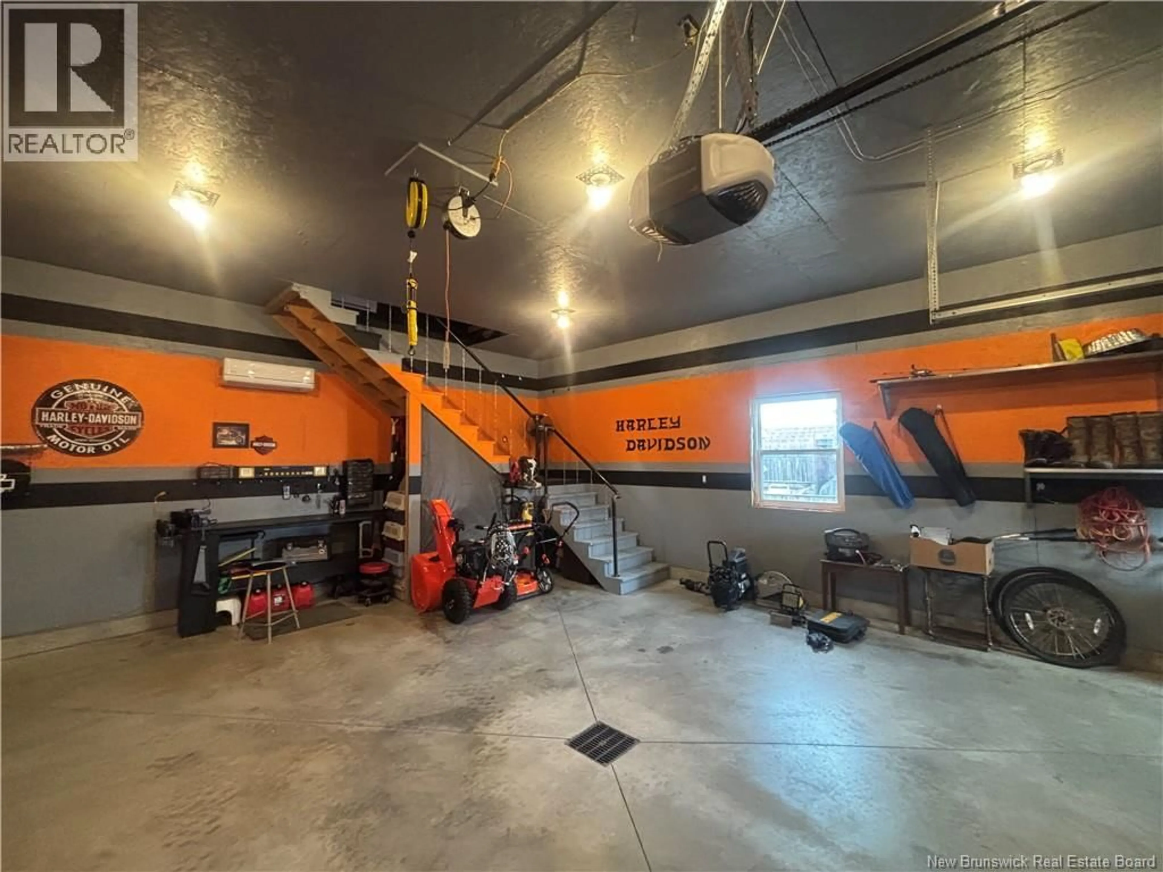 Indoor garage for 676 RUE PRINCIPALE, Beresford New Brunswick E8K2Y1