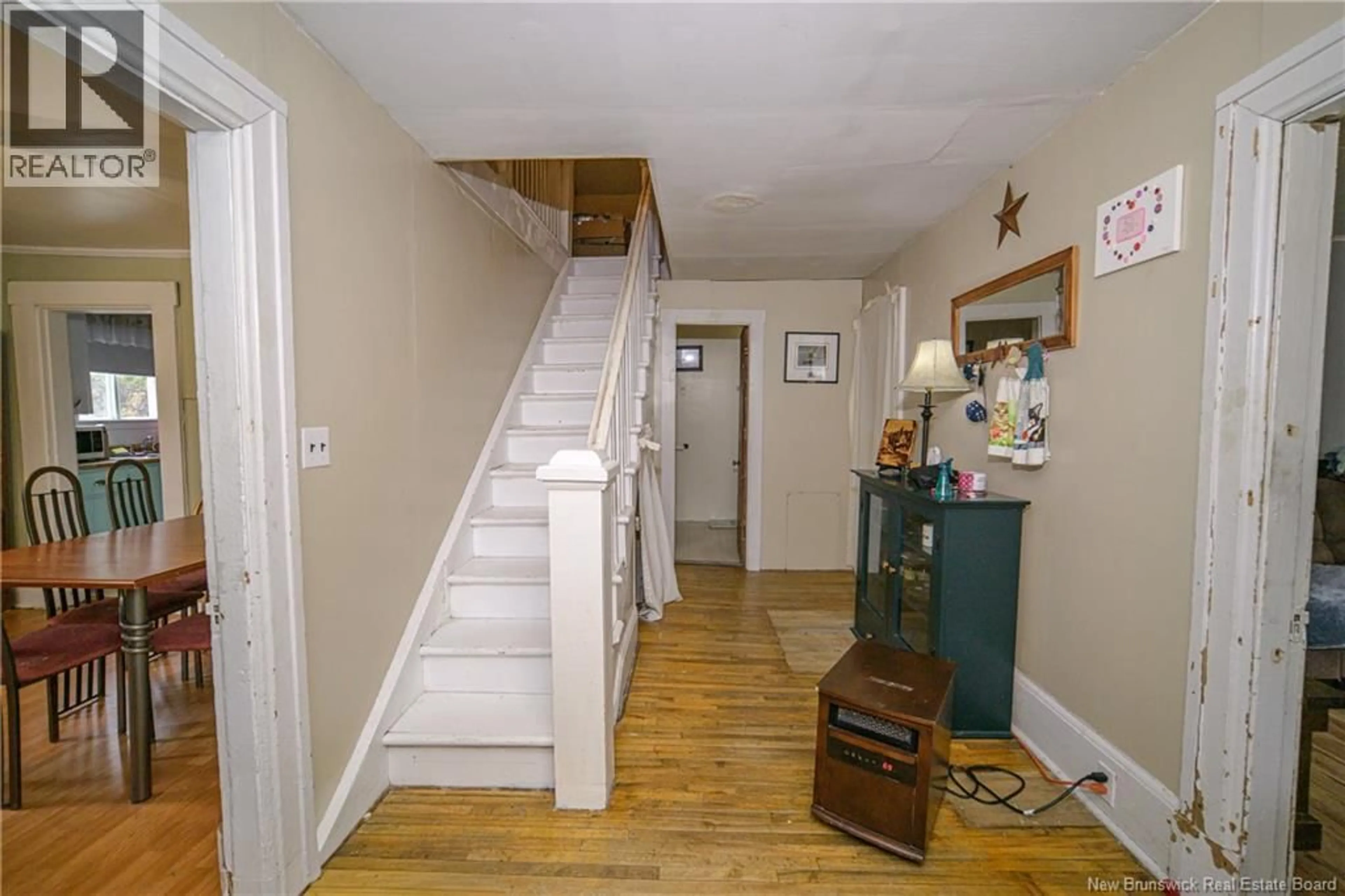 Indoor foyer for 527 MAIN STREET, Doaktown New Brunswick E9C1W9
