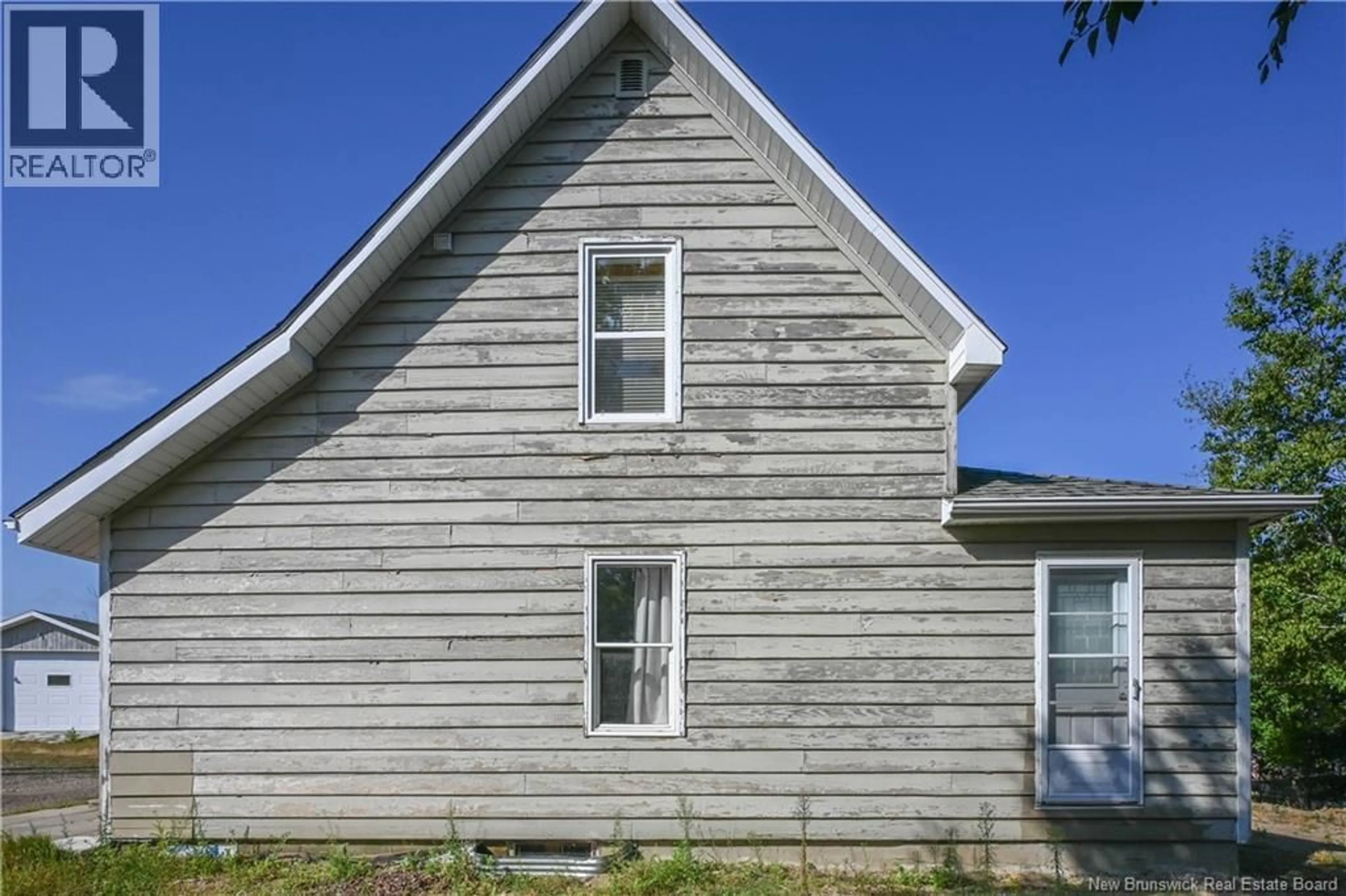 Home with vinyl exterior material, building for 336 SAINT-PIERRE BOULEVARD, Caraquet New Brunswick E1W1A3