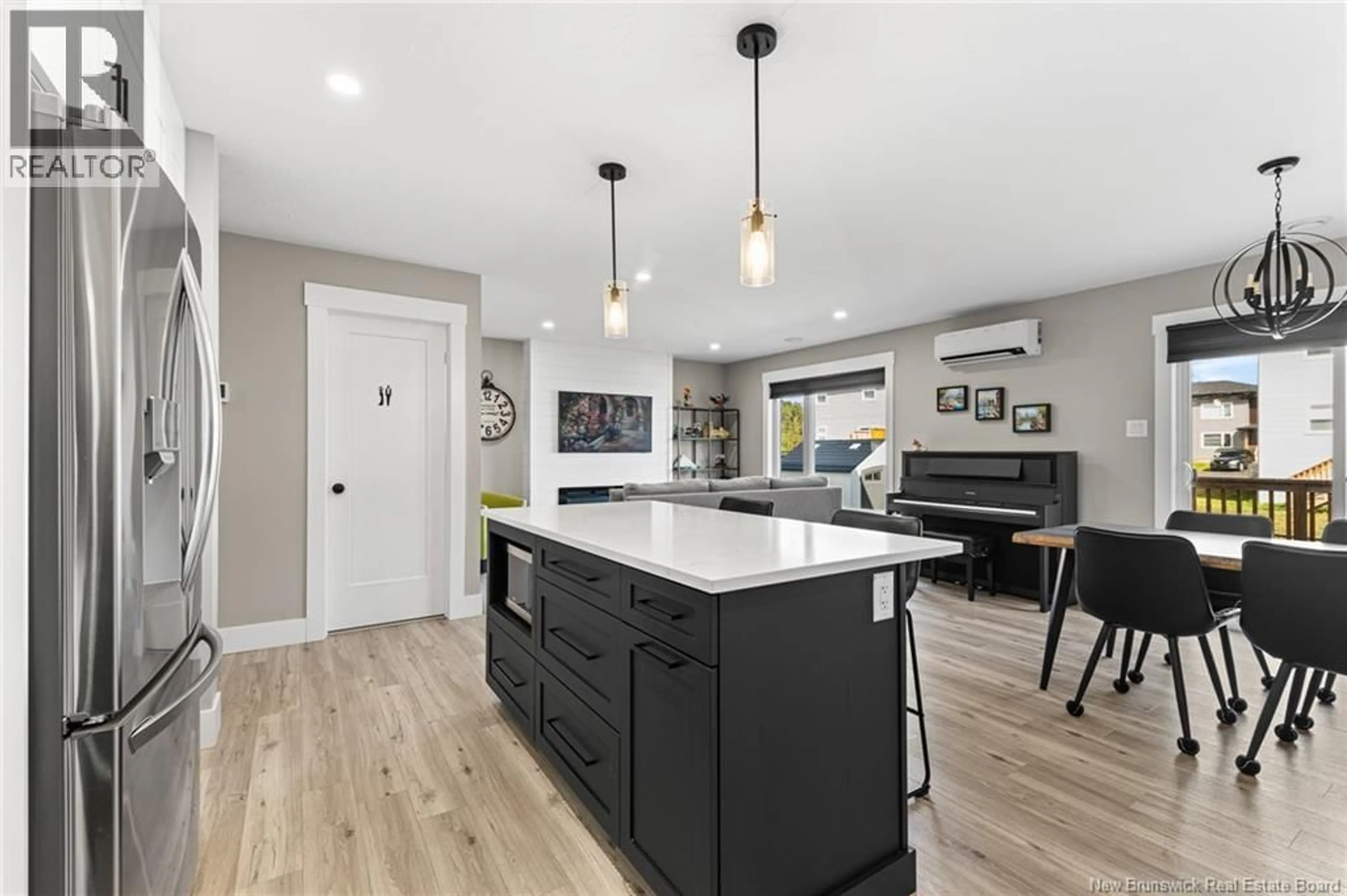 Open concept kitchen, unknown for 29 DELTA, Dieppe New Brunswick E2A7L9