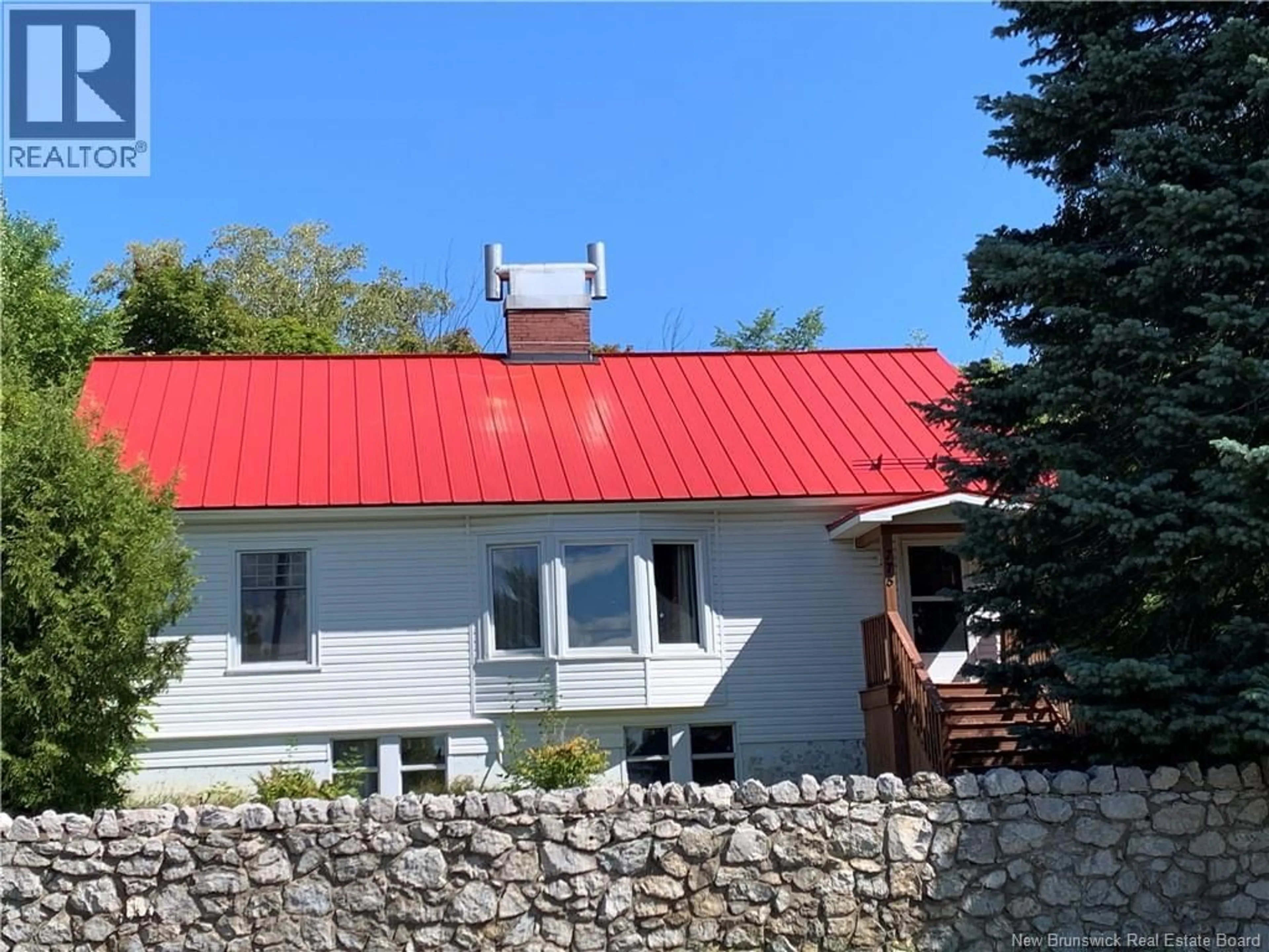 Home with vinyl exterior material, building for 775 MURRAY AVENUE, Bathurst New Brunswick E2A1V3