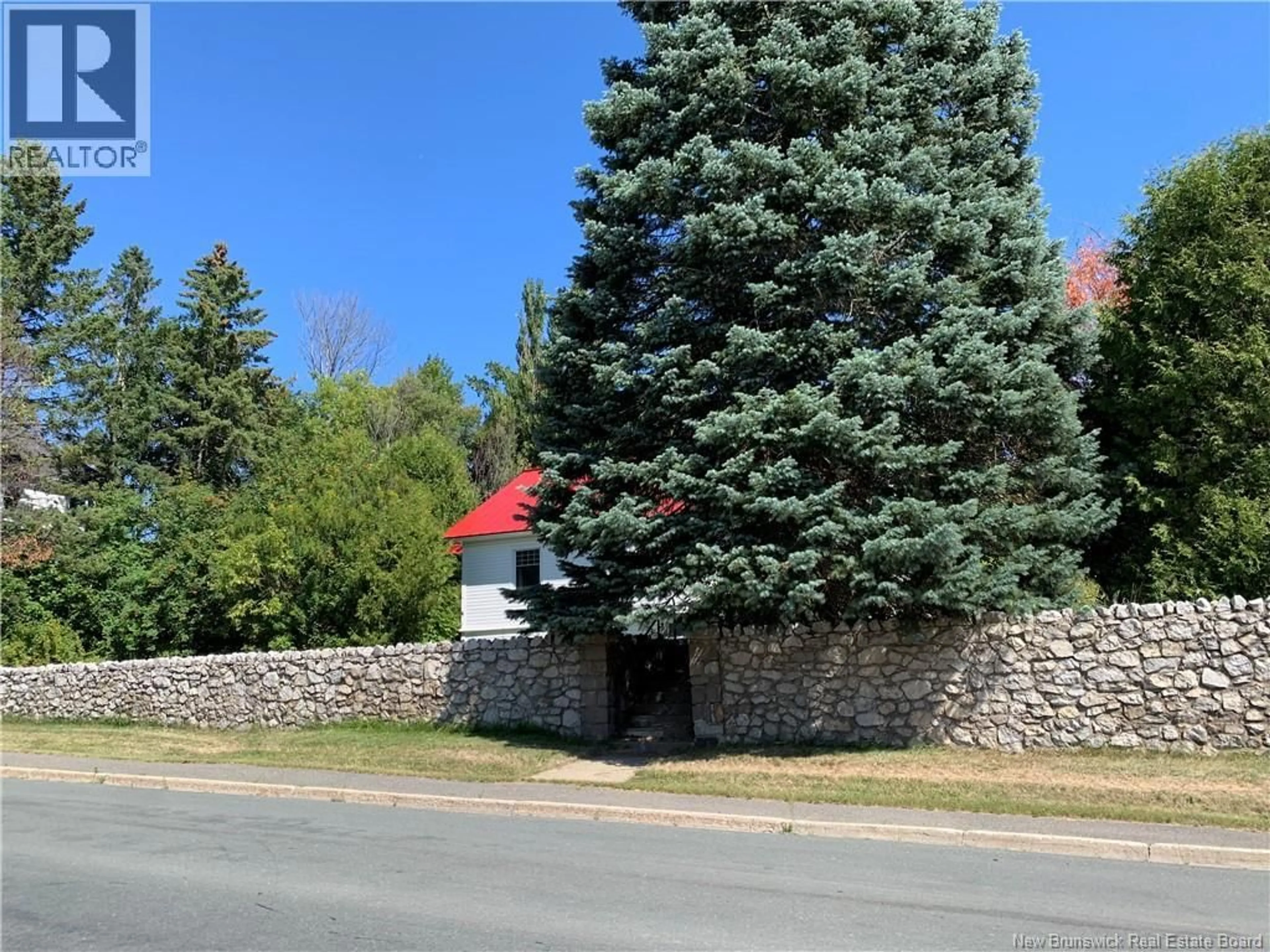 A pic from outside/outdoor area/front of a property/back of a property/a pic from drone, unknown for 775 MURRAY AVENUE, Bathurst New Brunswick E2A1V3