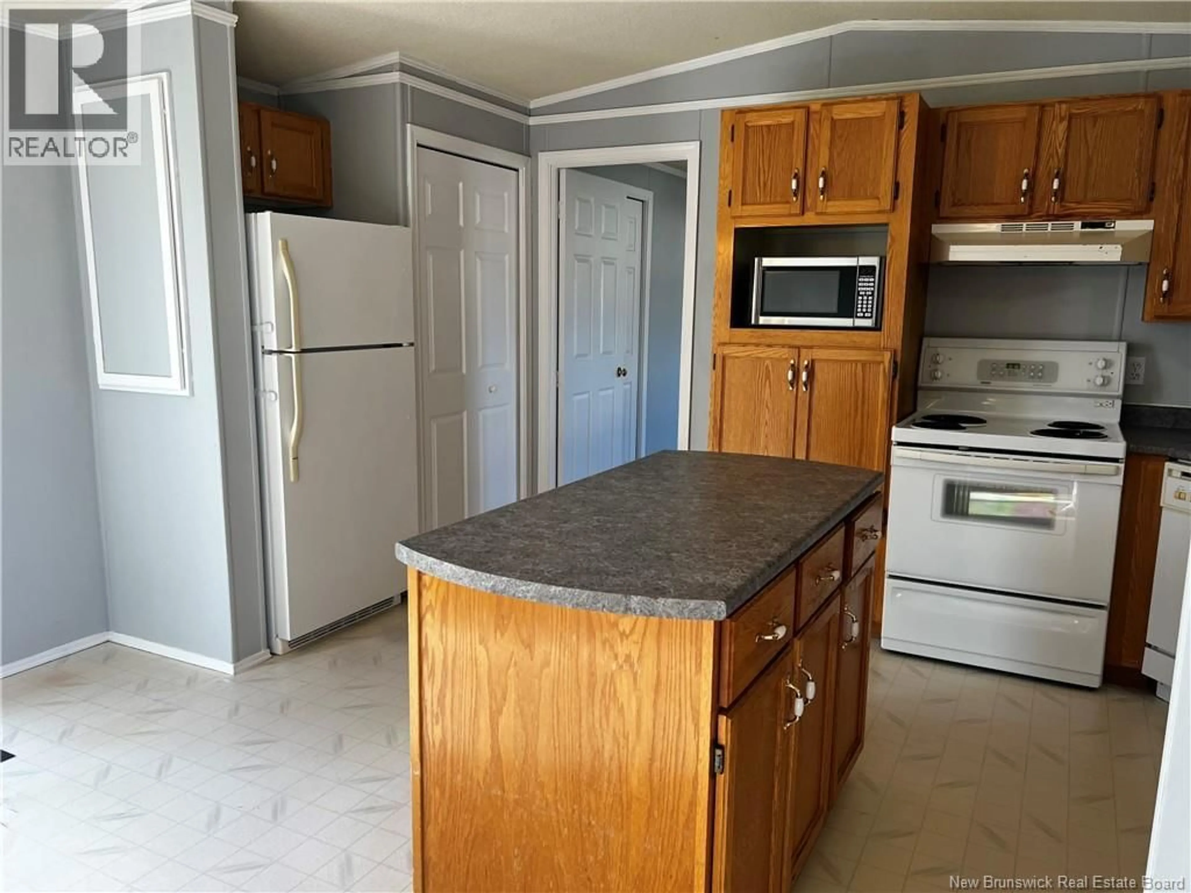 Standard kitchen, unknown for 18 ANEMONE, Moncton New Brunswick E1H2R7