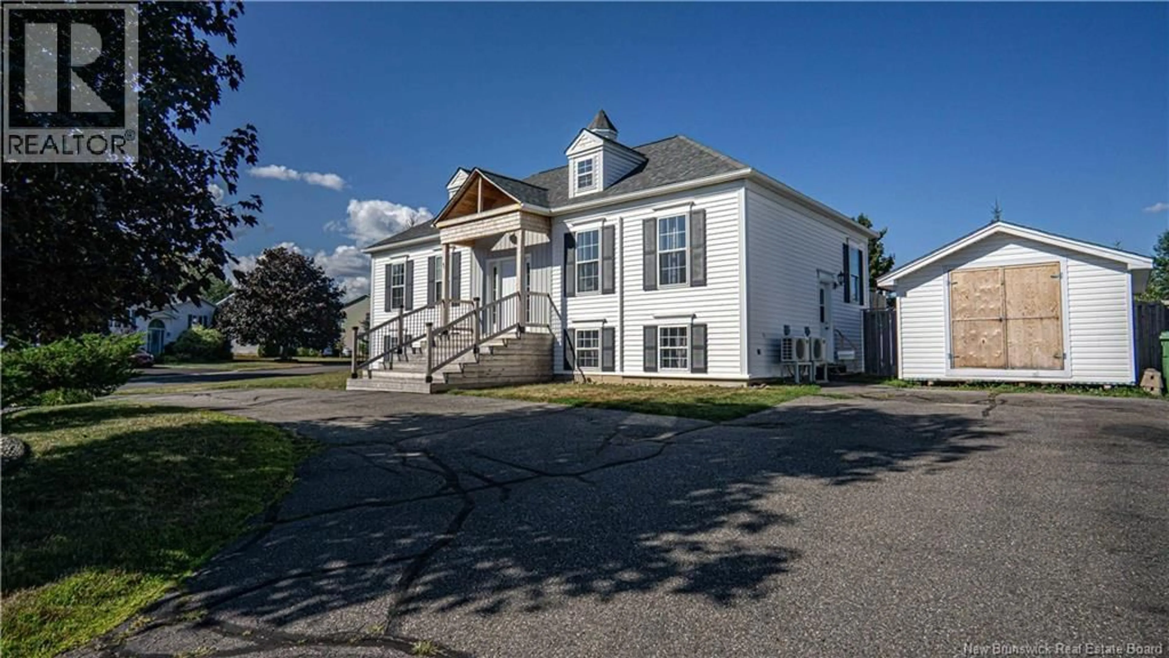 Home with vinyl exterior material, building for 1 WILLINGDON STREET, Oromocto New Brunswick E2V2S2