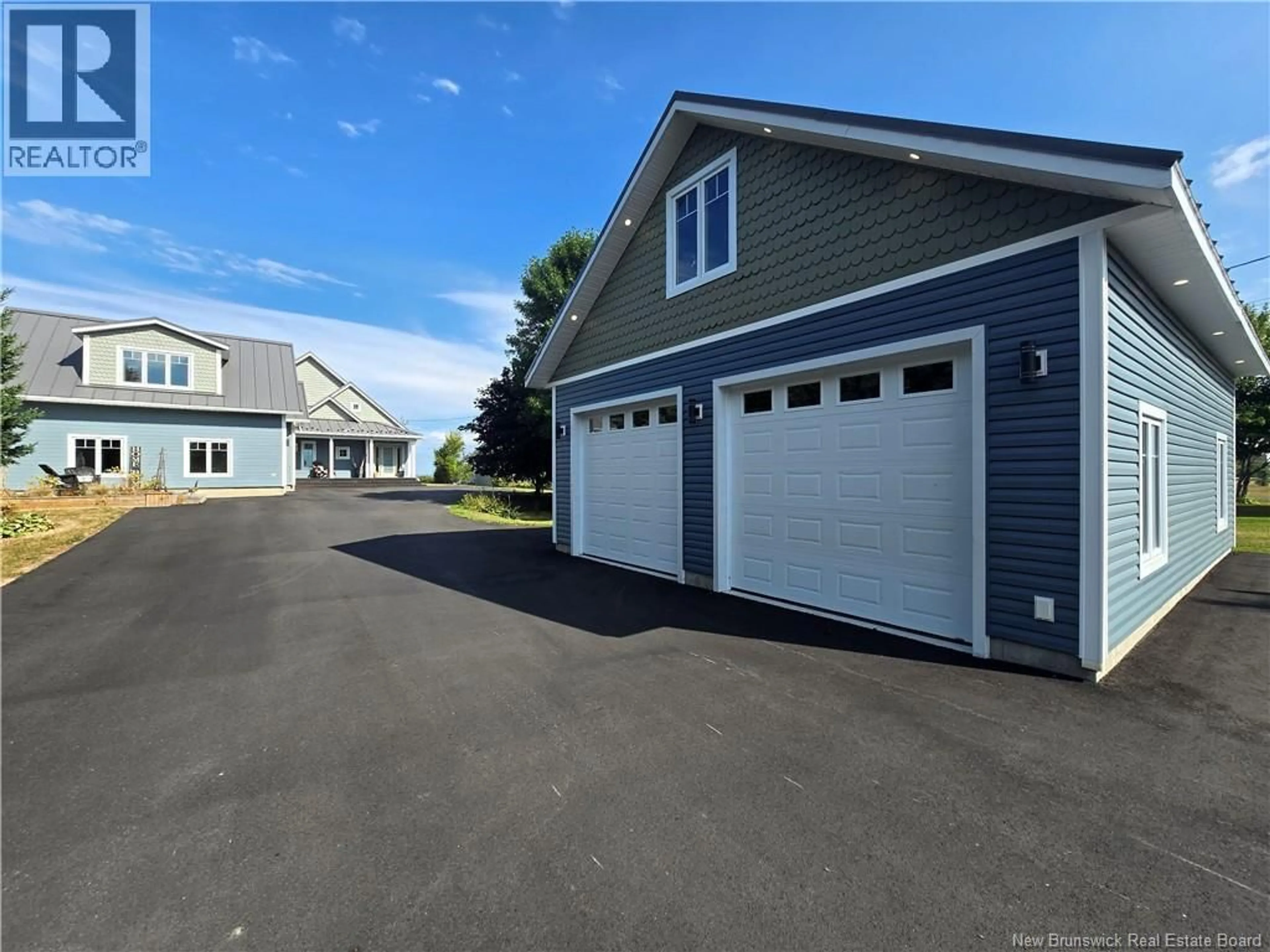 Indoor garage for 623 BAIE STREET, Beresford New Brunswick E8K1X3