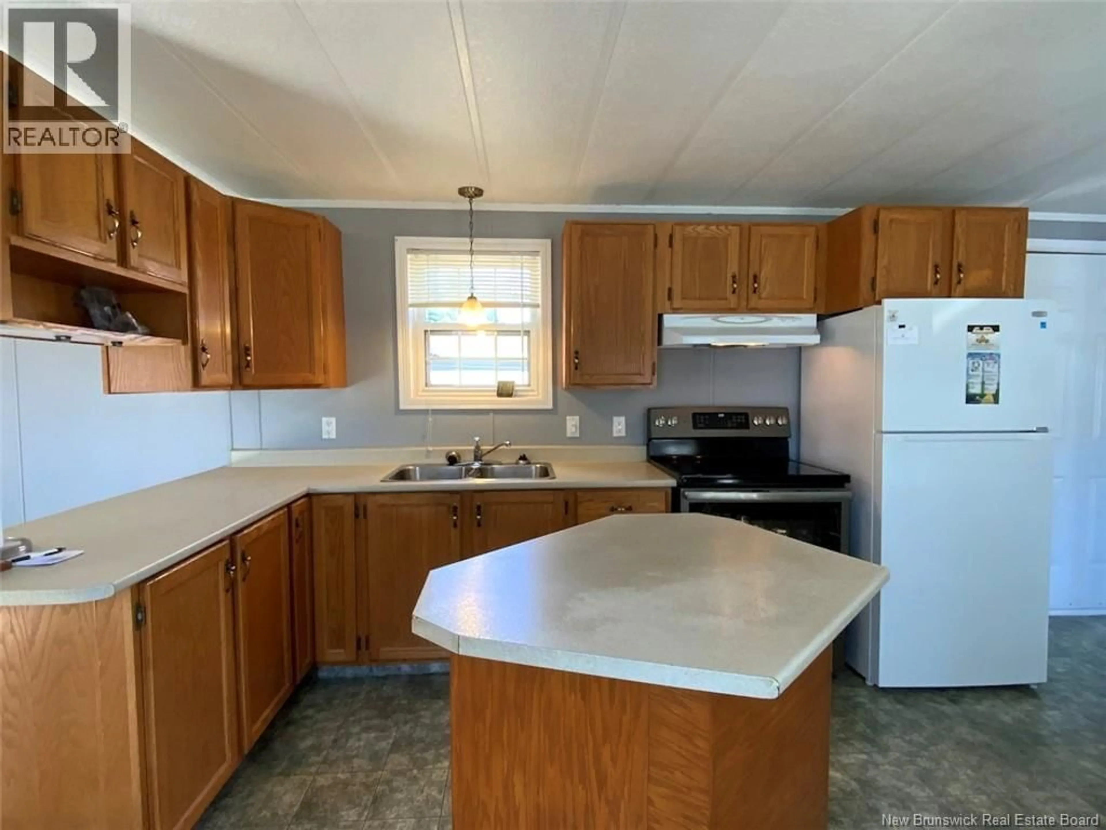 Standard kitchen, unknown for 25 PARC P'TISO STREET, Edmundston New Brunswick E3V3X7
