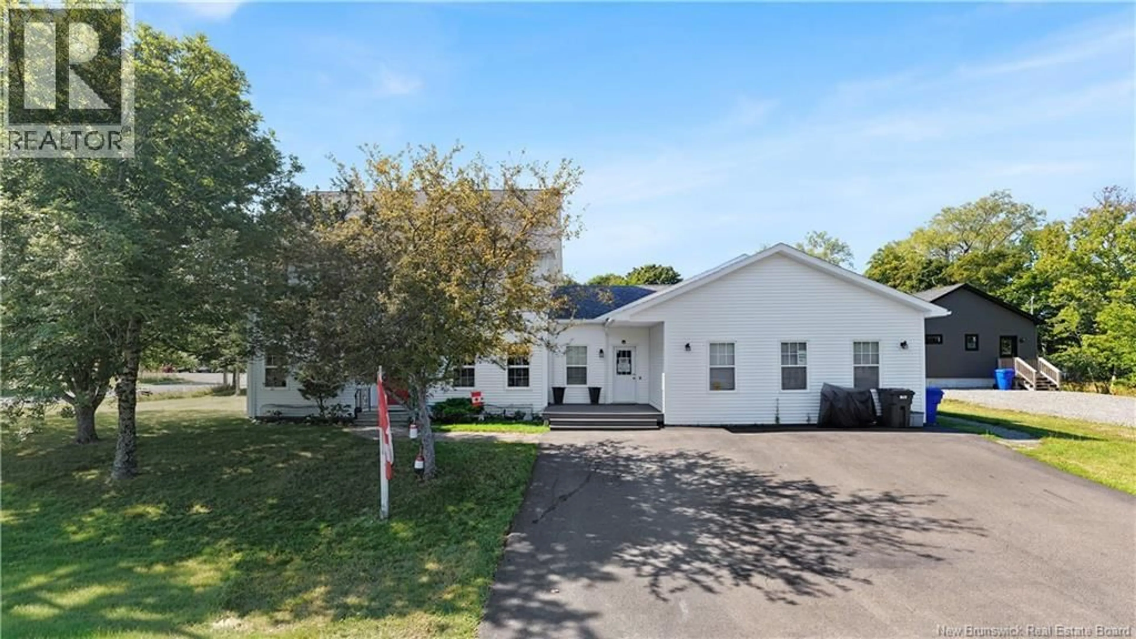A pic from outside/outdoor area/front of a property/back of a property/a pic from drone, street for 391 QUEEN STREET, Saint Andrews New Brunswick E5B1G3