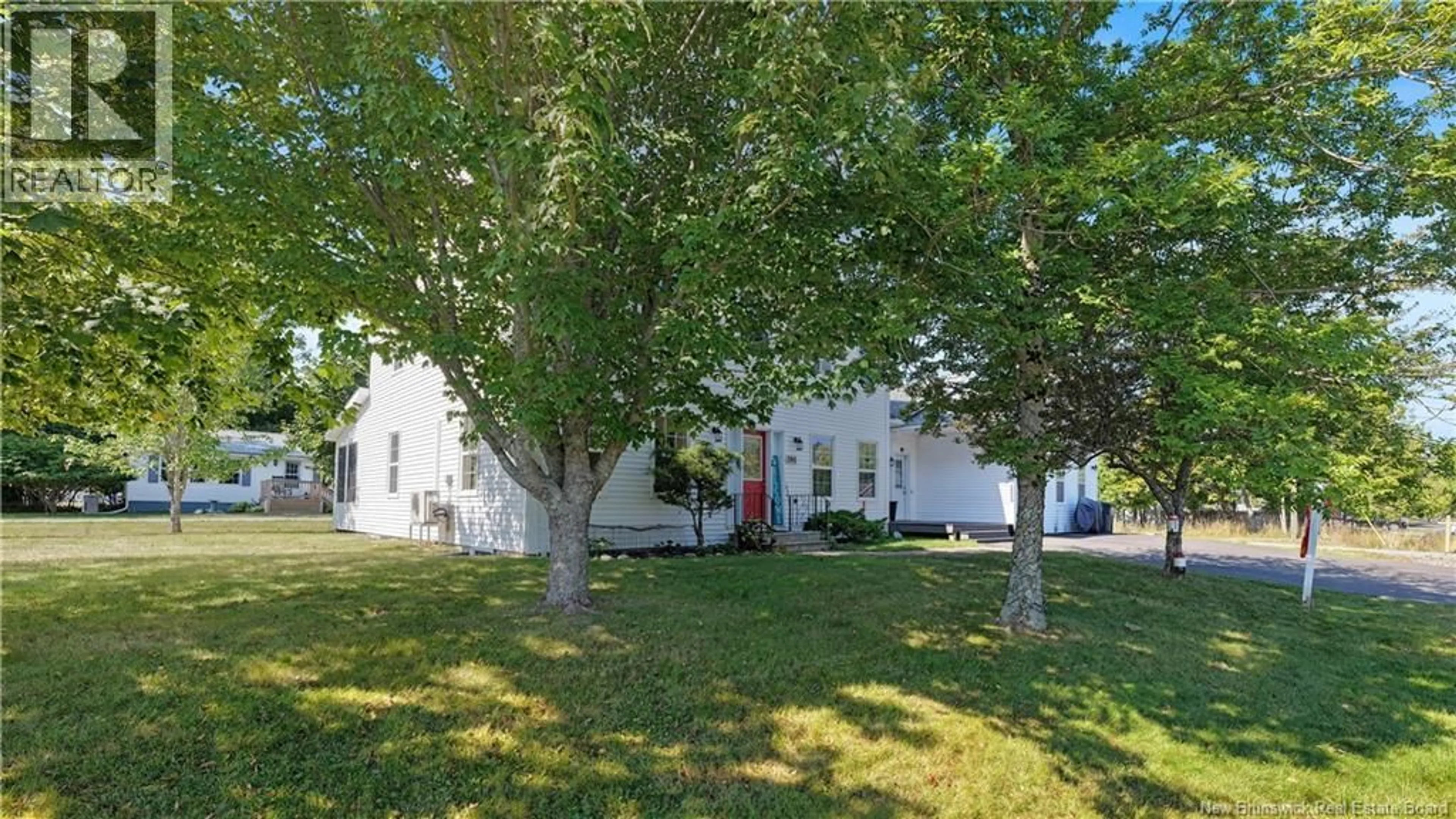 A pic from outside/outdoor area/front of a property/back of a property/a pic from drone, street for 391 QUEEN STREET, Saint Andrews New Brunswick E5B1G3