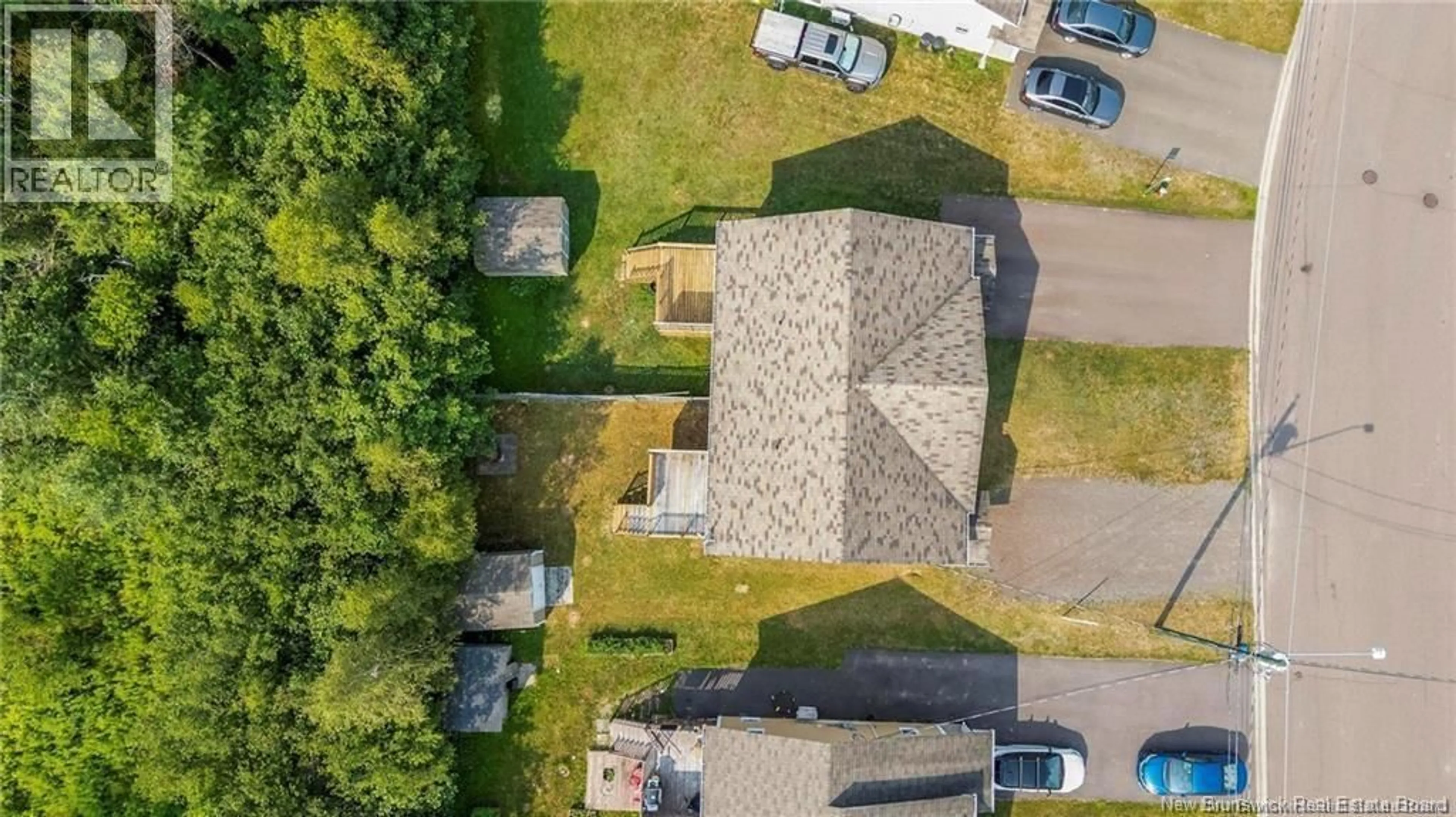 A pic from outside/outdoor area/front of a property/back of a property/a pic from drone, street for 899 BERNARD, Dieppe New Brunswick E1A4A6