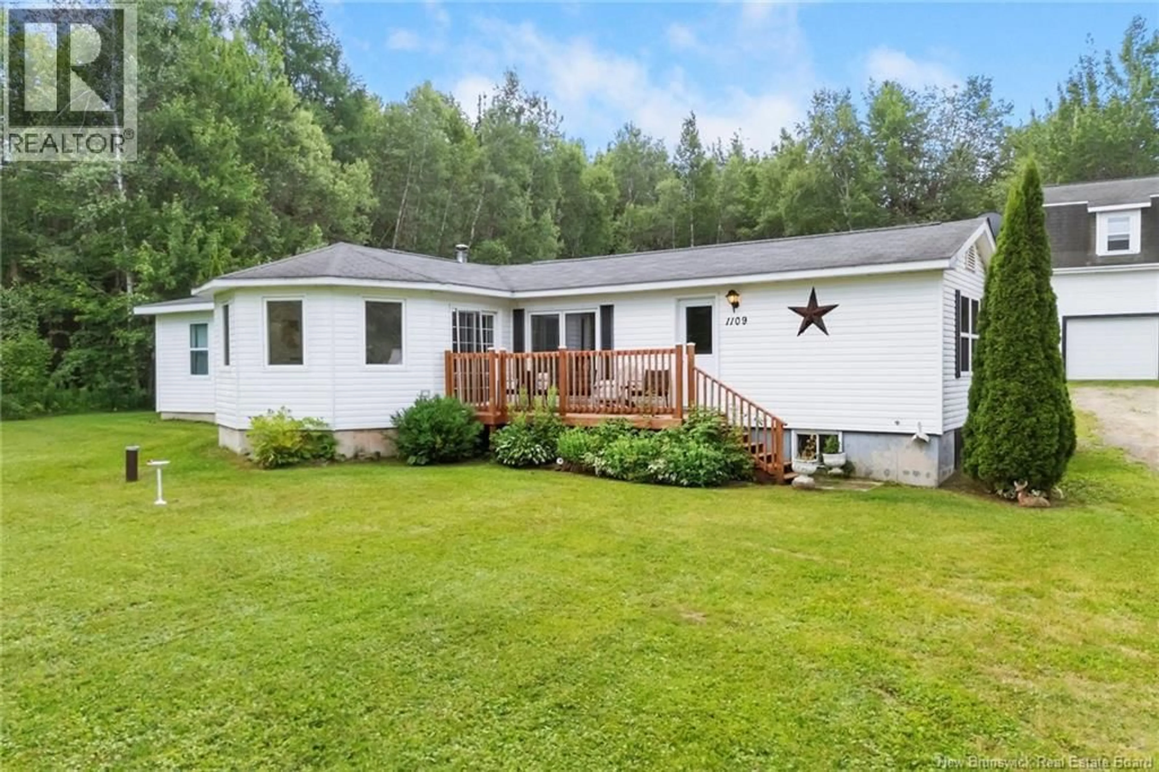 Home with vinyl exterior material, unknown for 1109 POST ROAD, Chipman New Brunswick E4A1T8