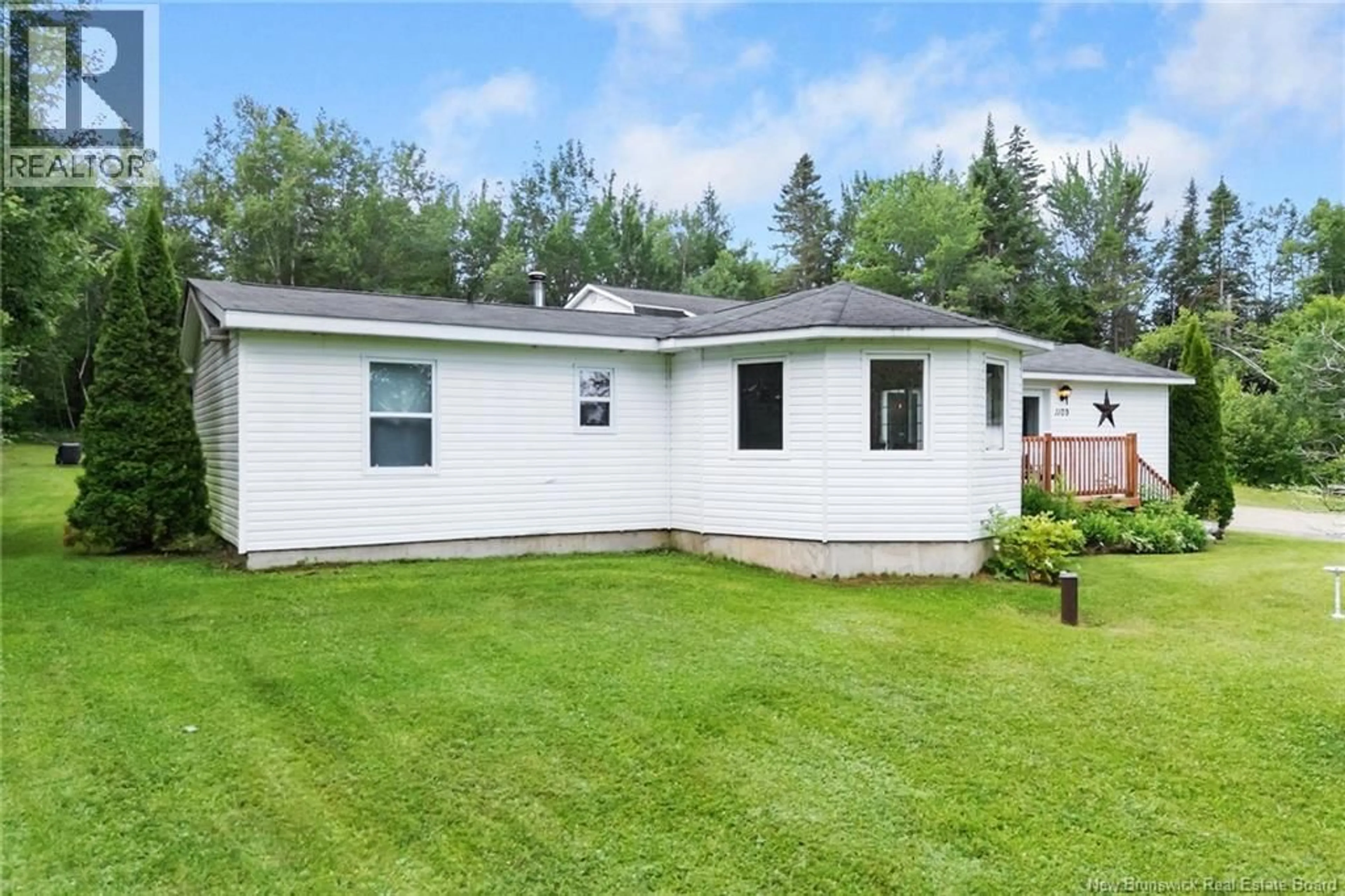 Home with vinyl exterior material, unknown for 1109 POST ROAD, Chipman New Brunswick E4A1T8