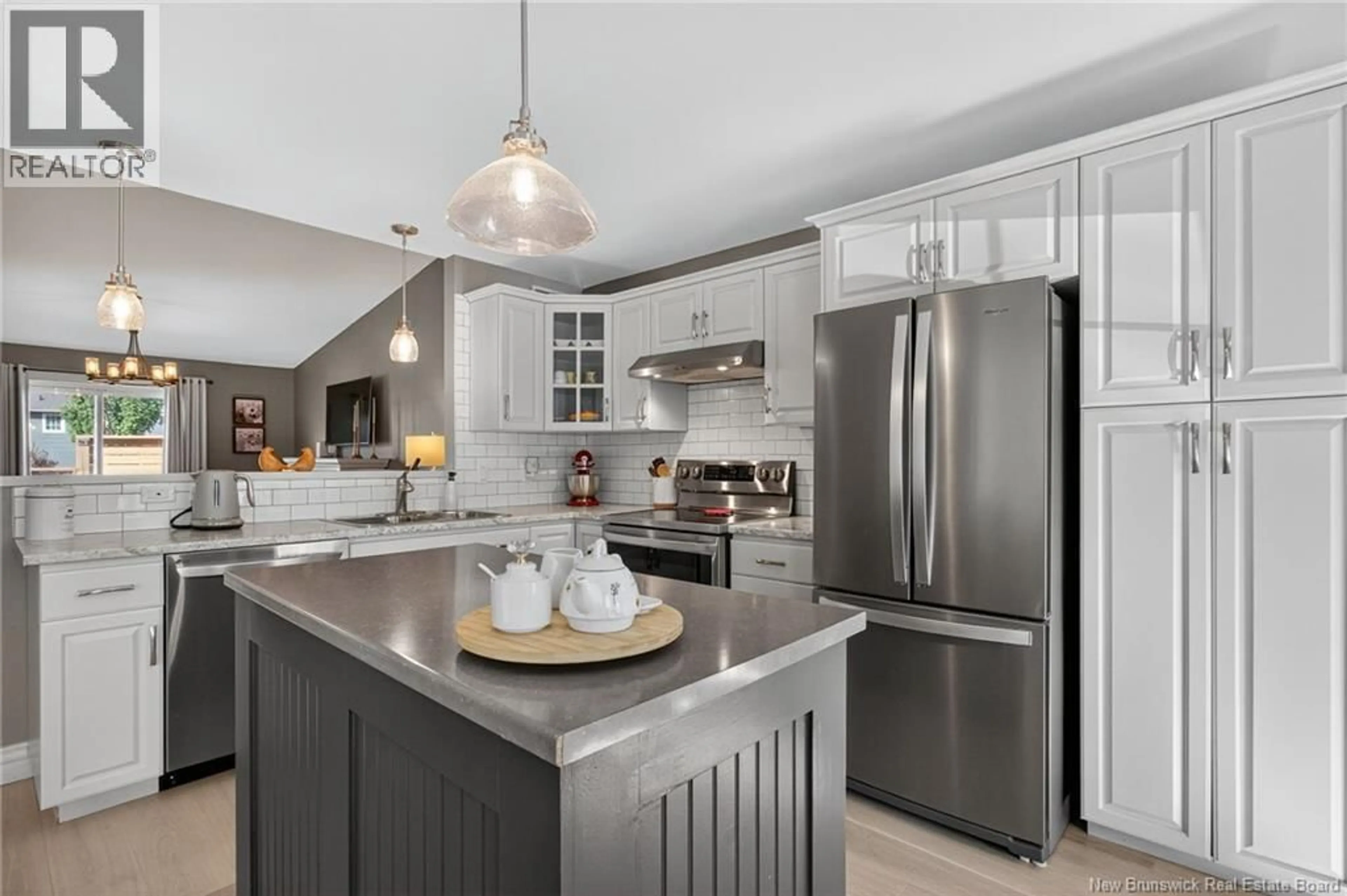 Contemporary kitchen, unknown for 56 GOLDEN STREET, Moncton New Brunswick E1G5T4