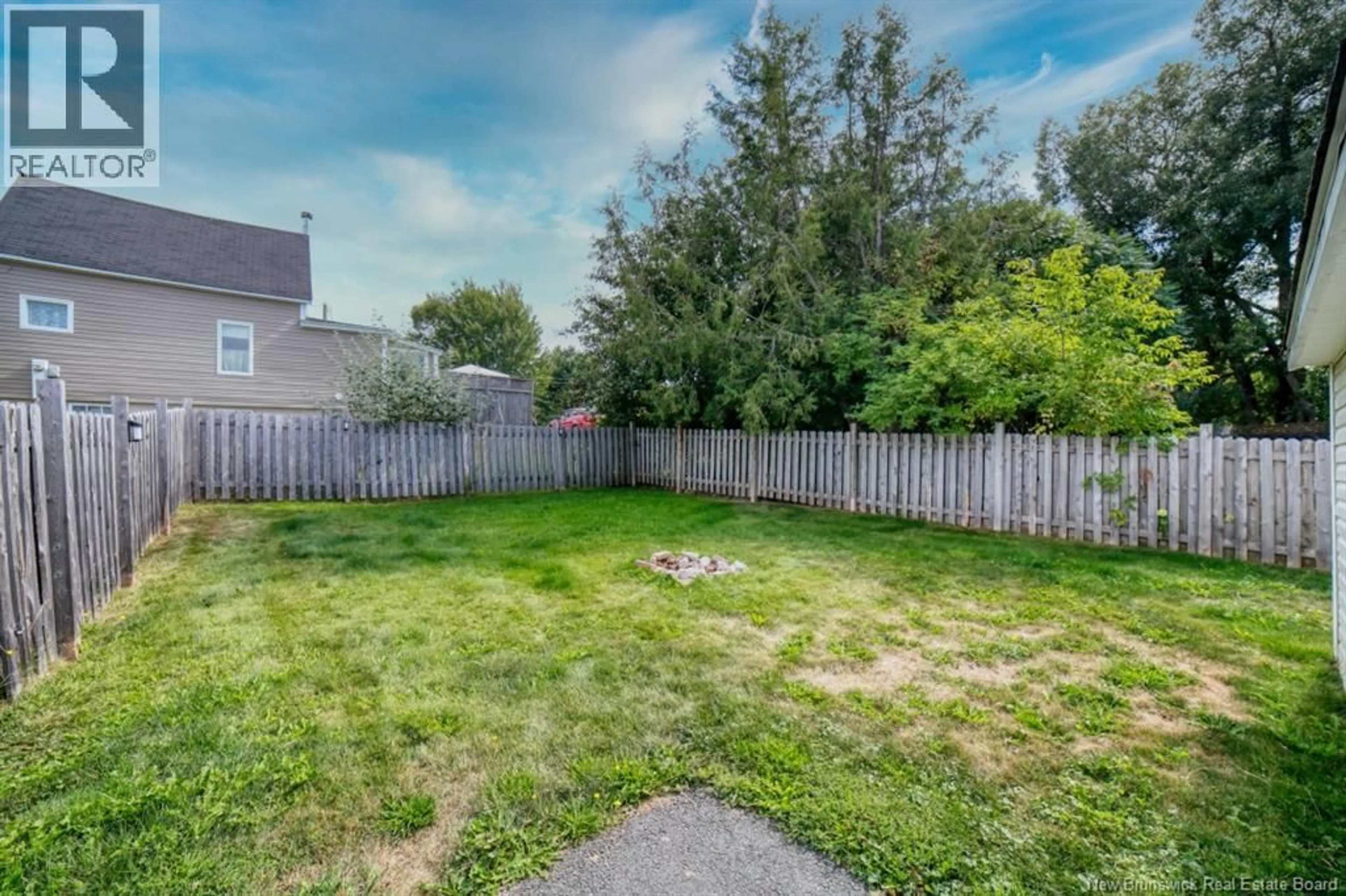 Patio, street for 1109 KING, Bathurst New Brunswick E2A1S3