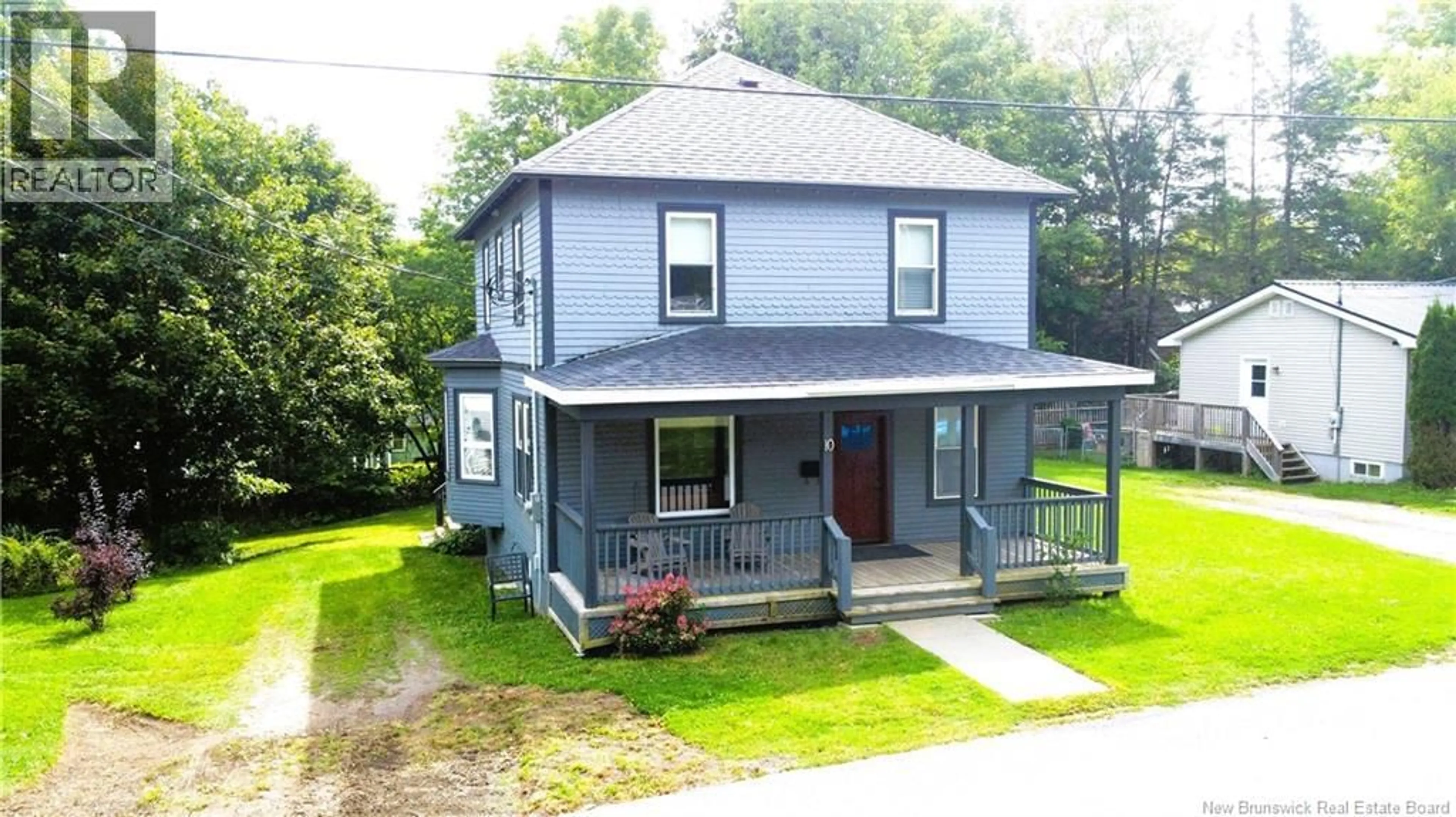 Home with vinyl exterior material, building for 10 DOW STREET, St. Stephen New Brunswick E3L1R3