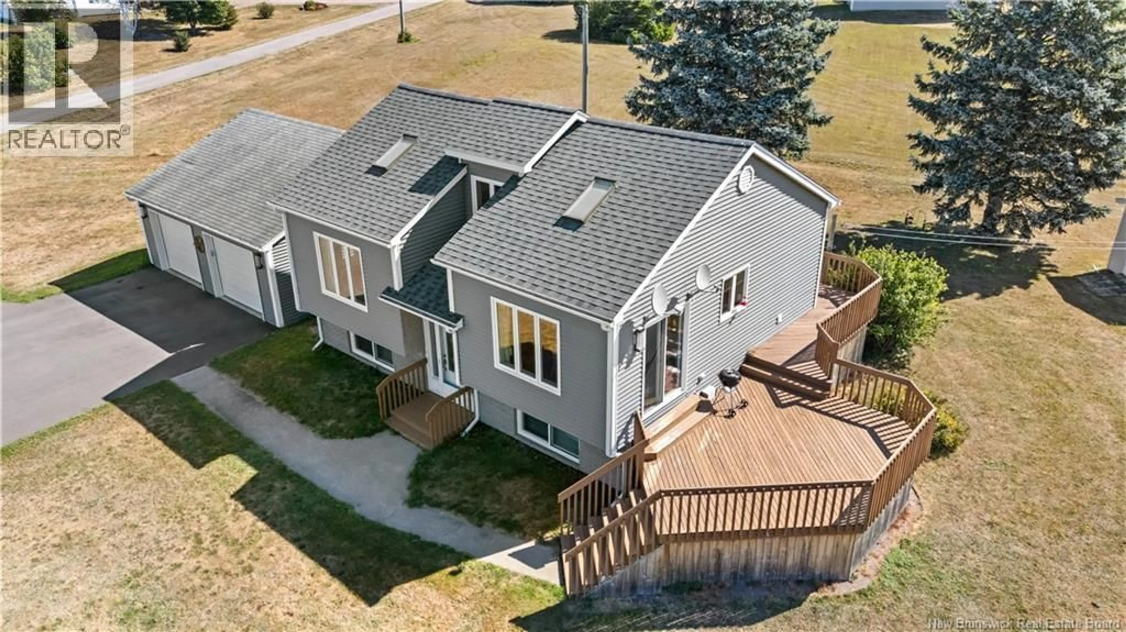 A pic from outside/outdoor area/front of a property/back of a property/a pic from drone, street for 29 ISLANDVIEW BOULEVARD, Cocagne New Brunswick E4R4M8
