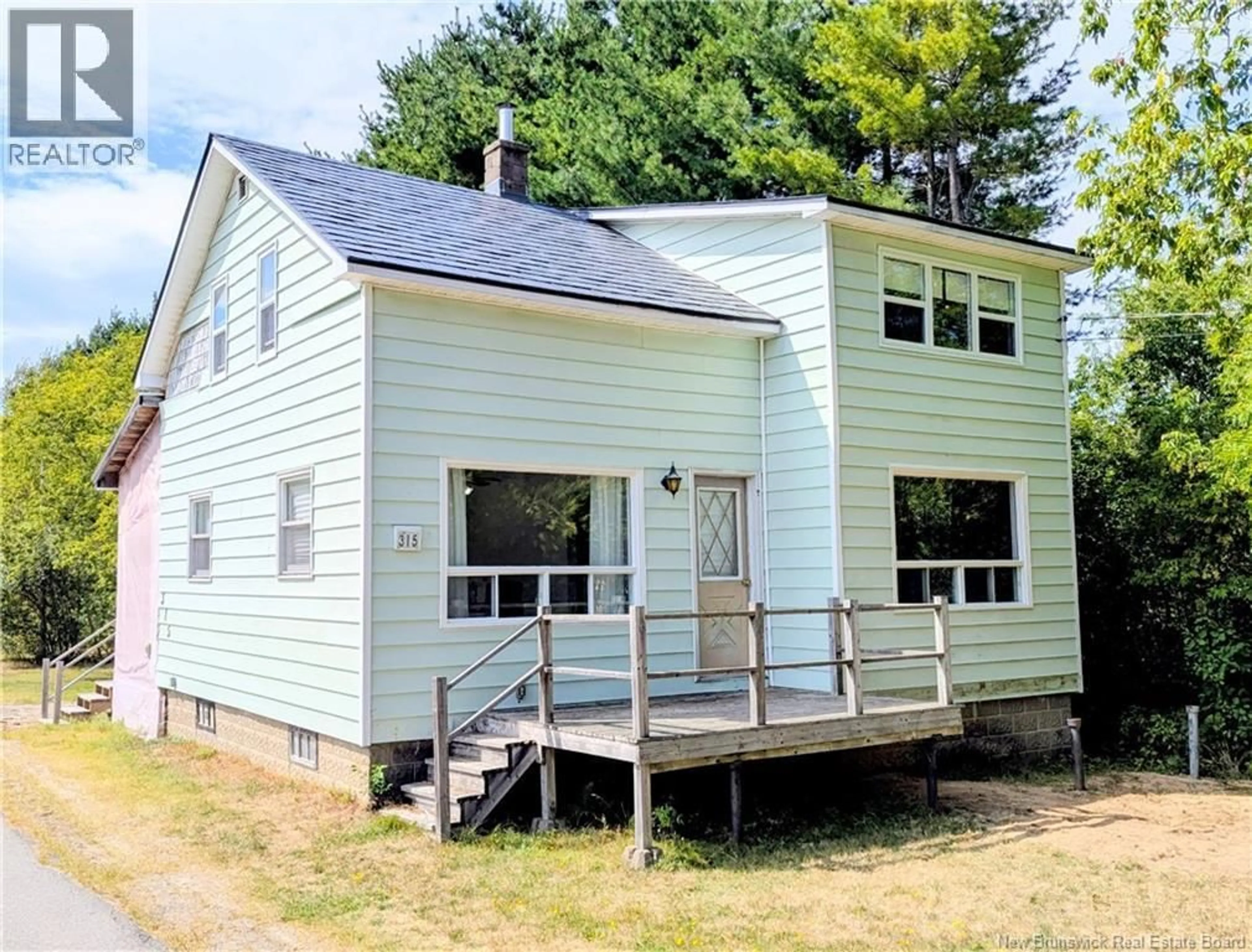 Home with vinyl exterior material, building for 315 SPRUCE STREET, Miramichi New Brunswick E1V3E6