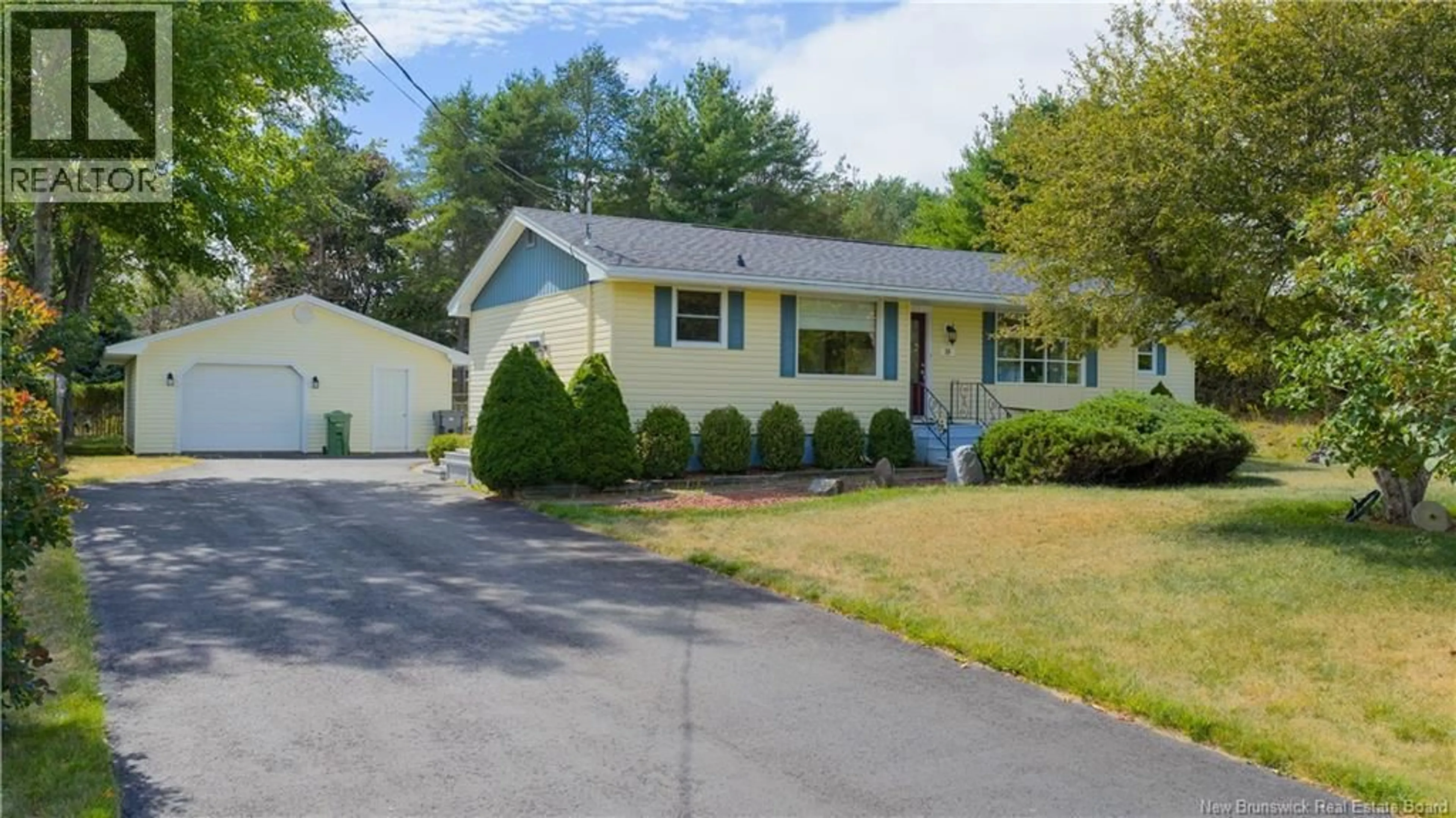 Home with vinyl exterior material, street for 20 VALLEYVIEW DRIVE, Quispamsis New Brunswick E2E1N7