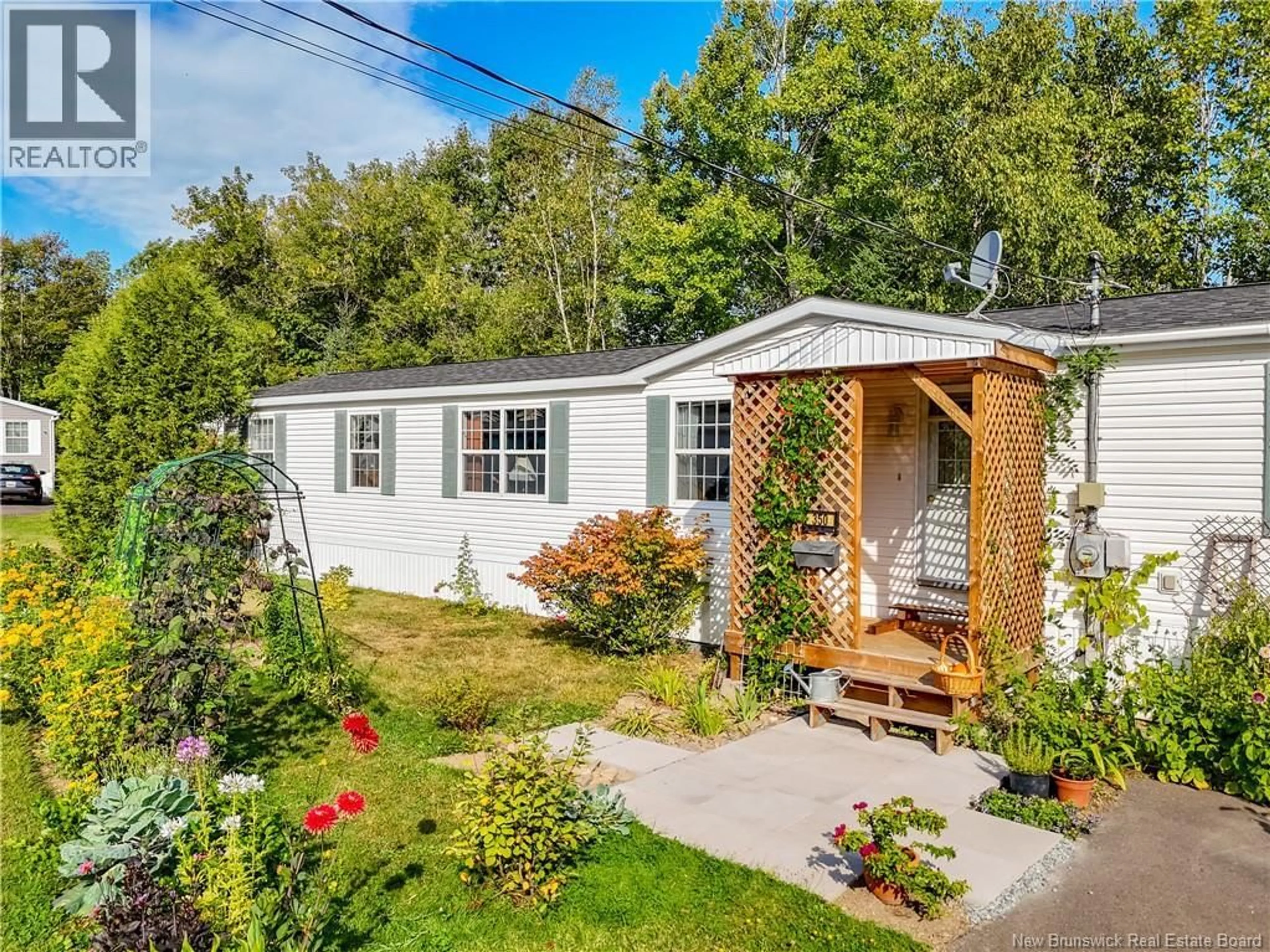 Home with vinyl exterior material, street for 350 GOVERNOR LANE, Fredericton New Brunswick E3B7L1