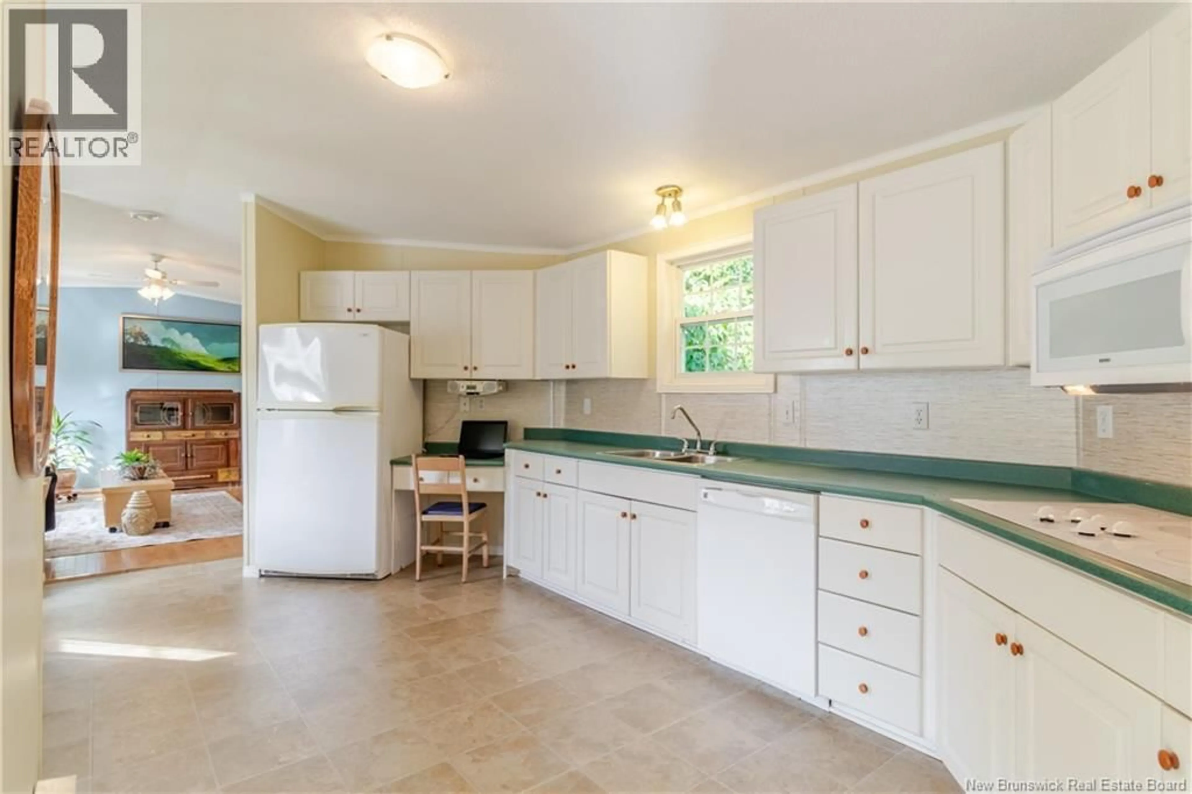 Standard kitchen, ceramic/tile floor for 350 GOVERNOR LANE, Fredericton New Brunswick E3B7L1